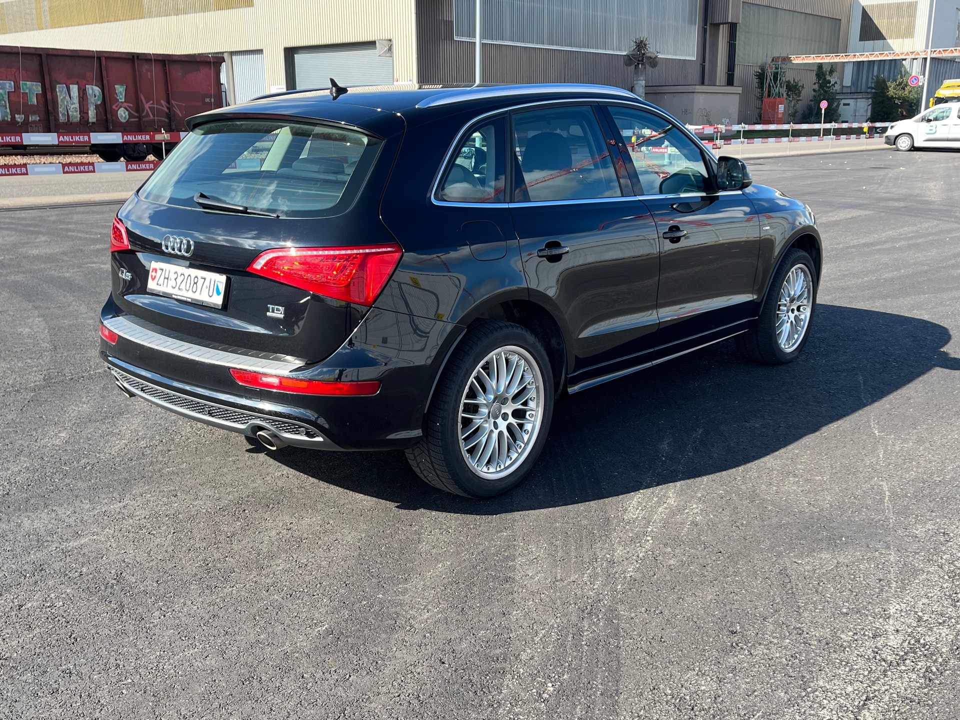 AUDI Q5 3.0 TDI quattro S-tronic-image-3