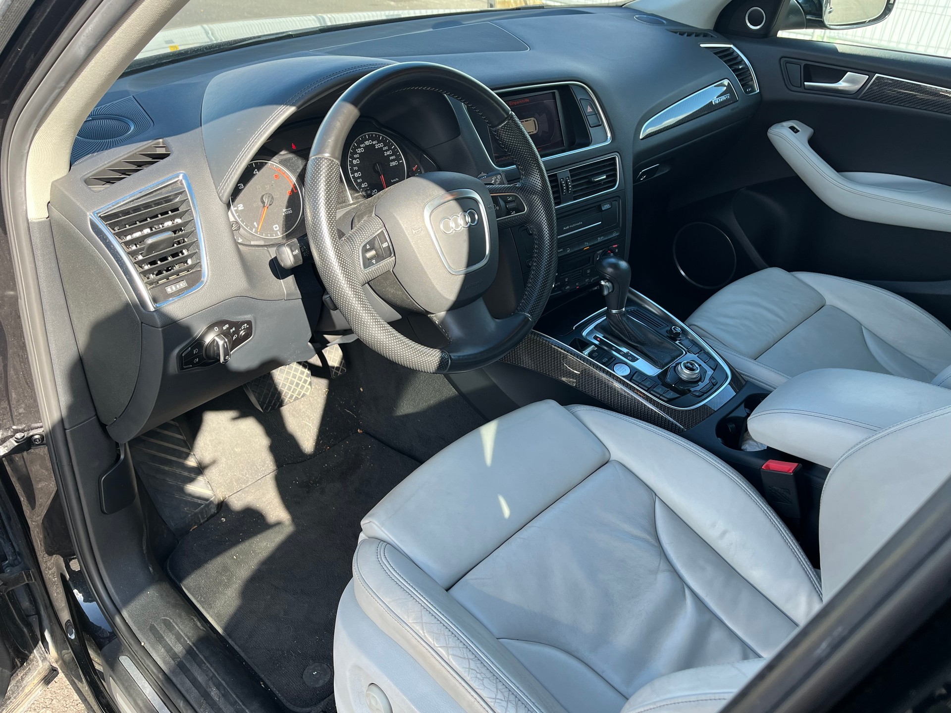 AUDI Q5 3.0 TDI quattro S-tronic-image-10