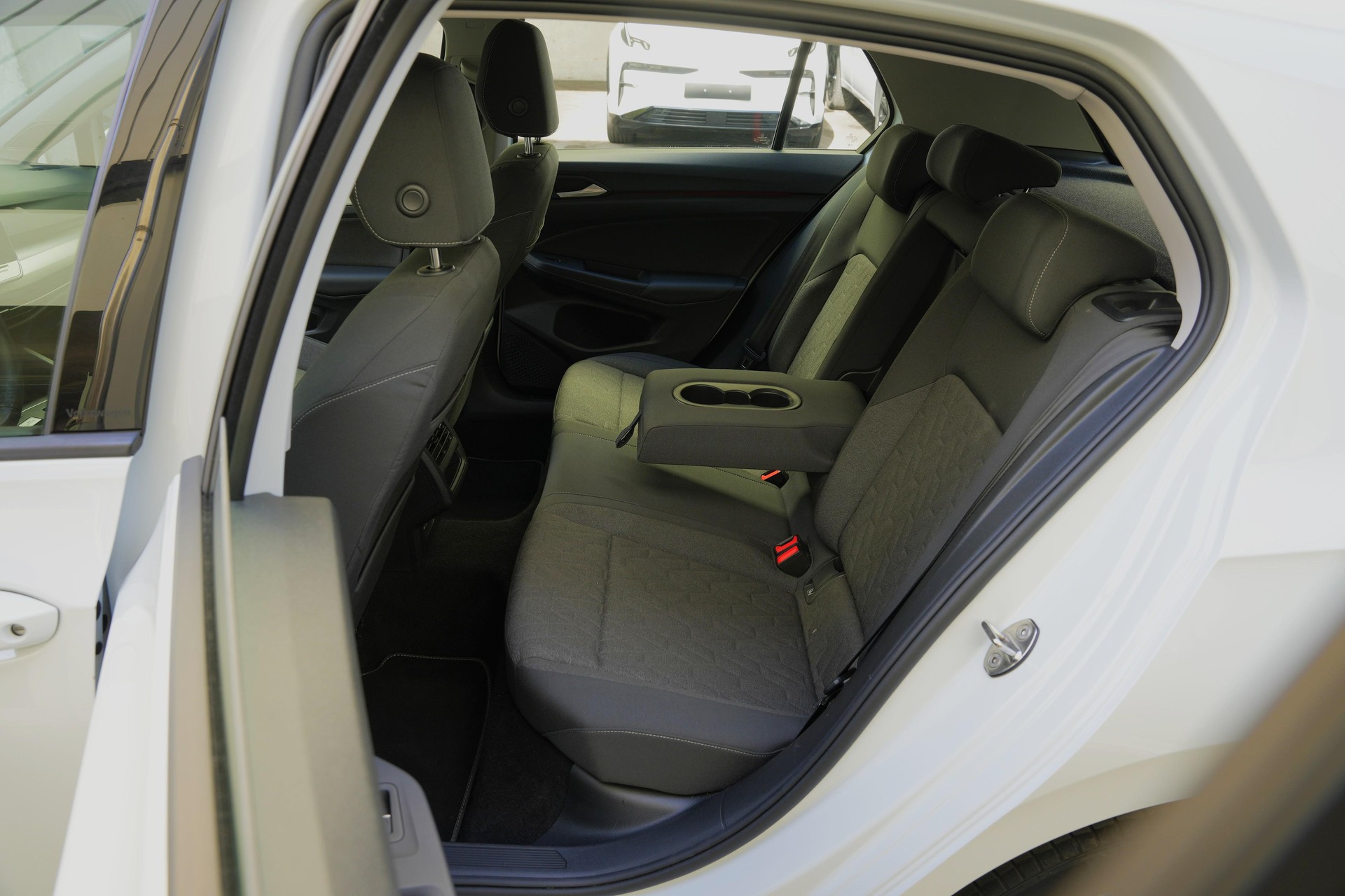 VW Golf VIII 1.5 eTSI Life DSG-image-7