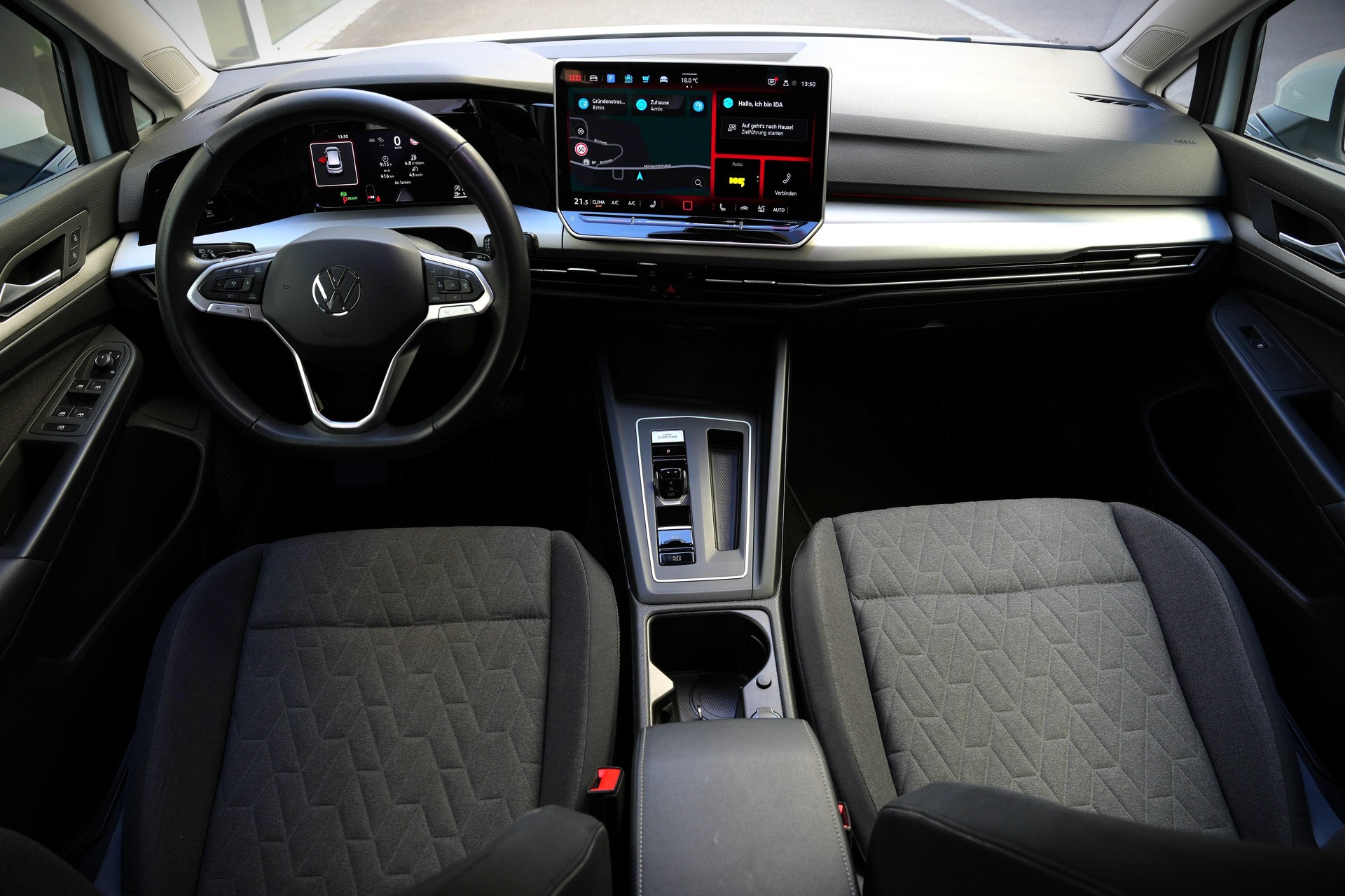 VW Golf VIII 1.5 eTSI Life DSG-image-9