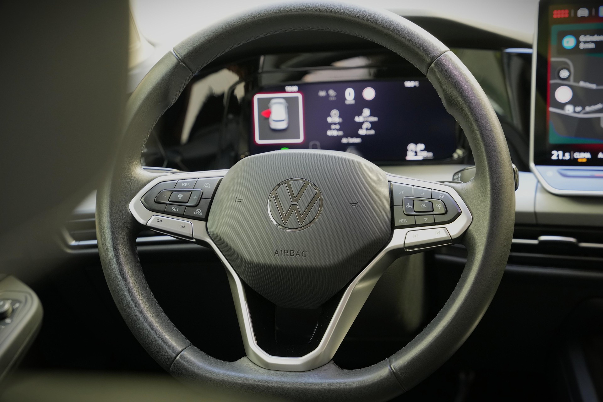 VW Golf VIII 1.5 eTSI Life DSG-image-10