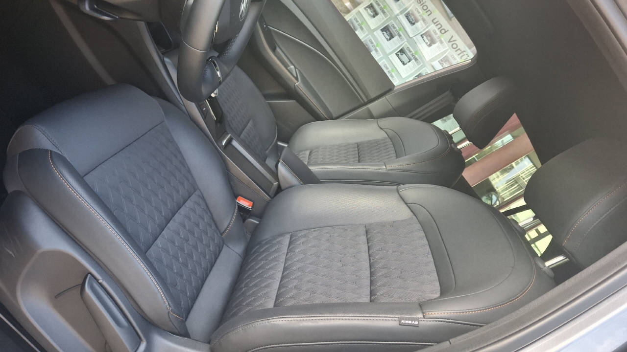 MG 3 1.5 Hybrid Luxury-image-8