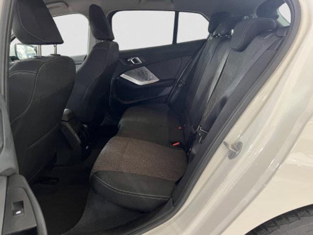 BMW 1er Reihe F70 116-image-9