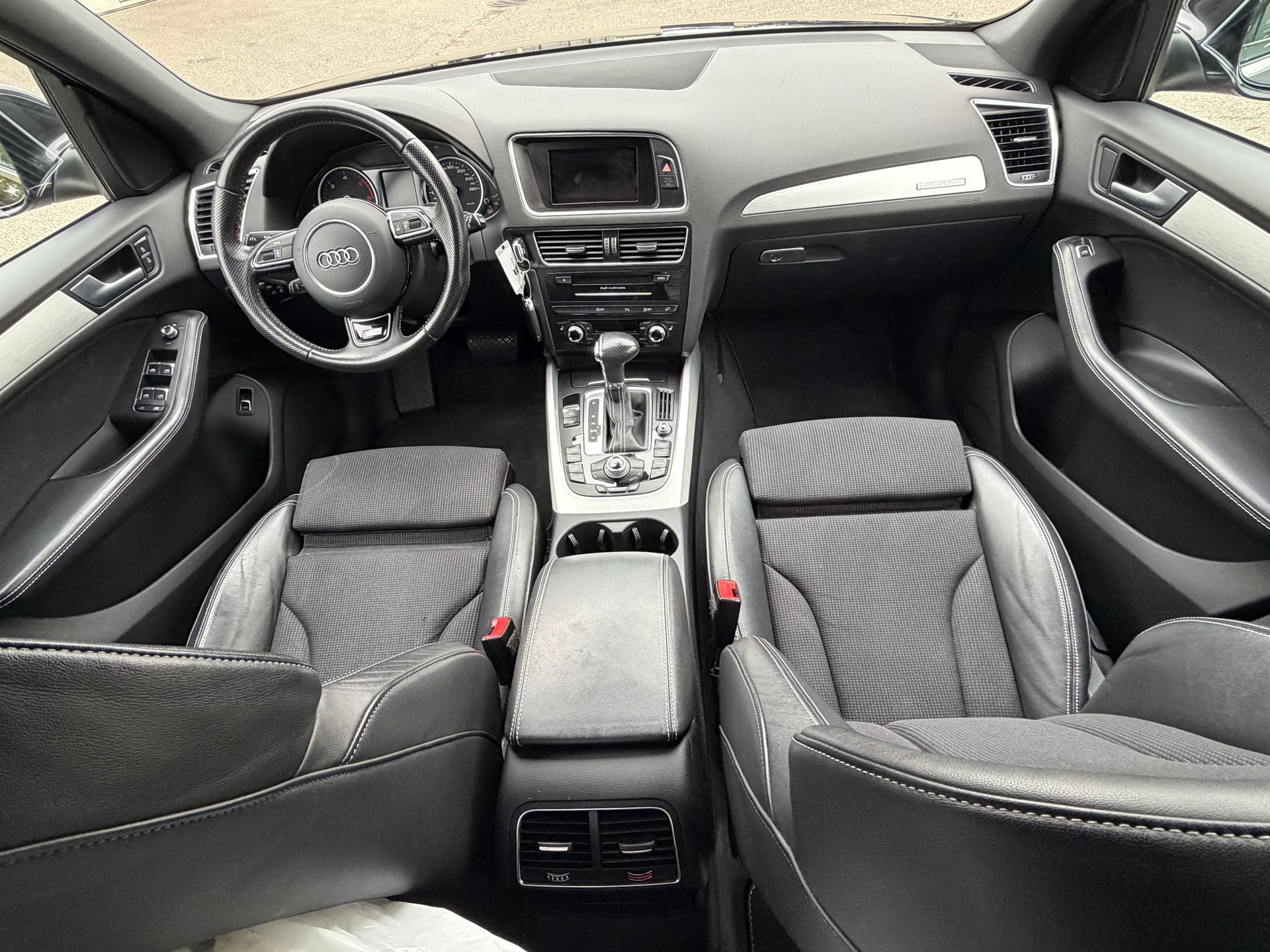 AUDI Q5 2.0 TDI quattro S-tronic-image-2