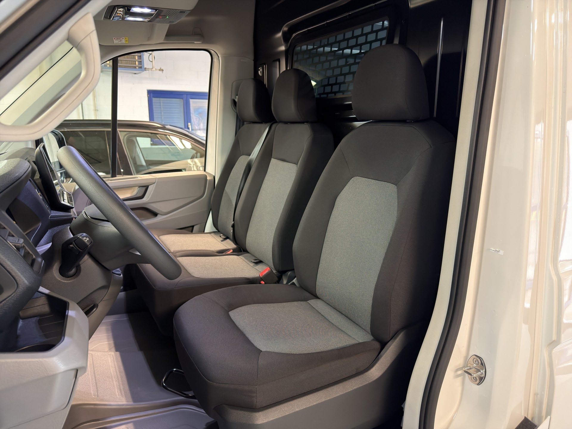 VW Crafter 35 2.0 BiTDI L4-image-13