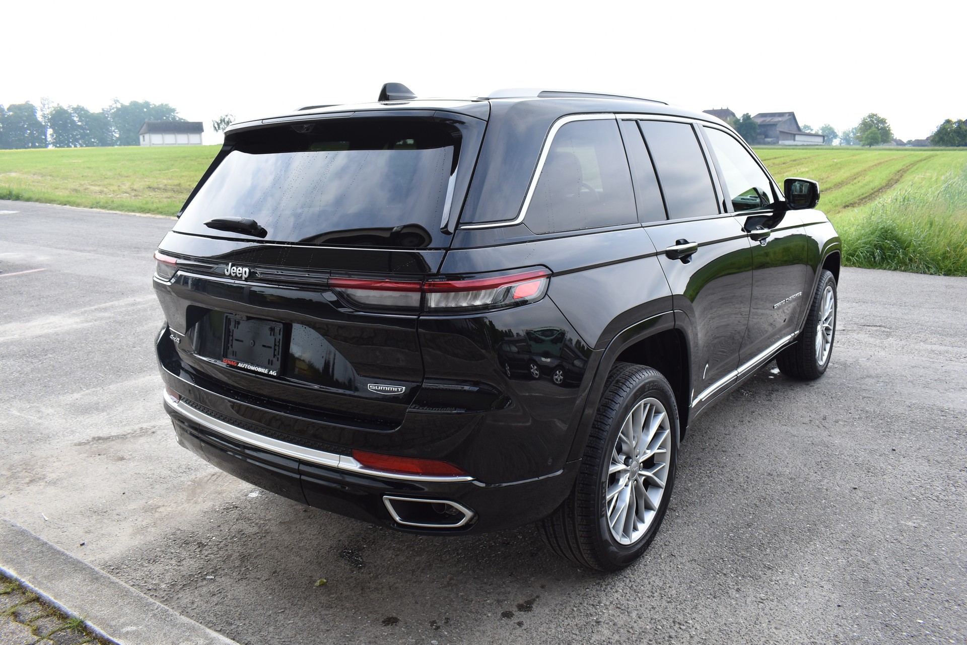 JEEP Grand Cherokee Summit 5.7 Hemi AWD-image-5