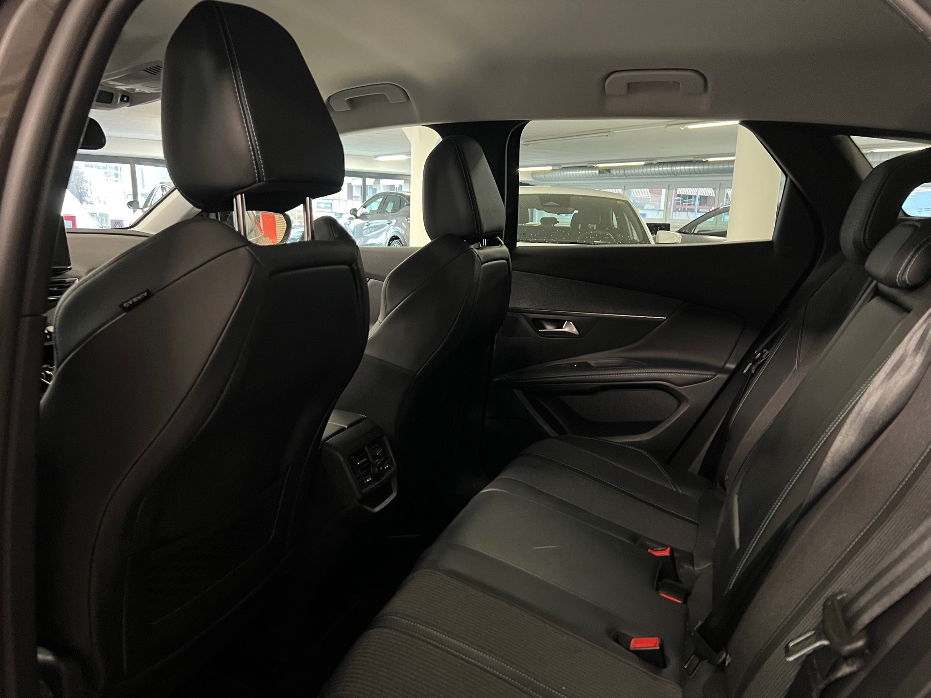 PEUGEOT 3008 1.2 PureTech Allure Pack EAT8-image-7