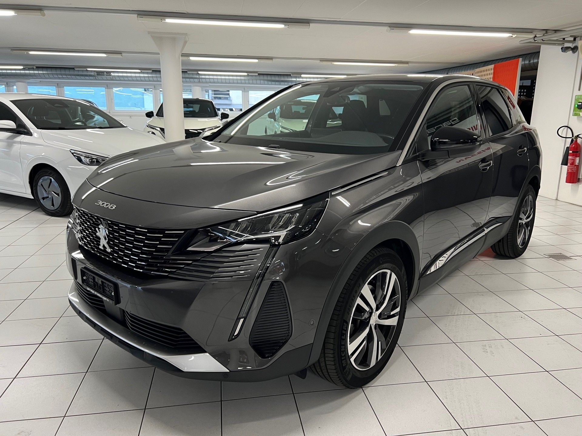 PEUGEOT 3008 1.2 PureTech Allure Pack EAT8-image-4
