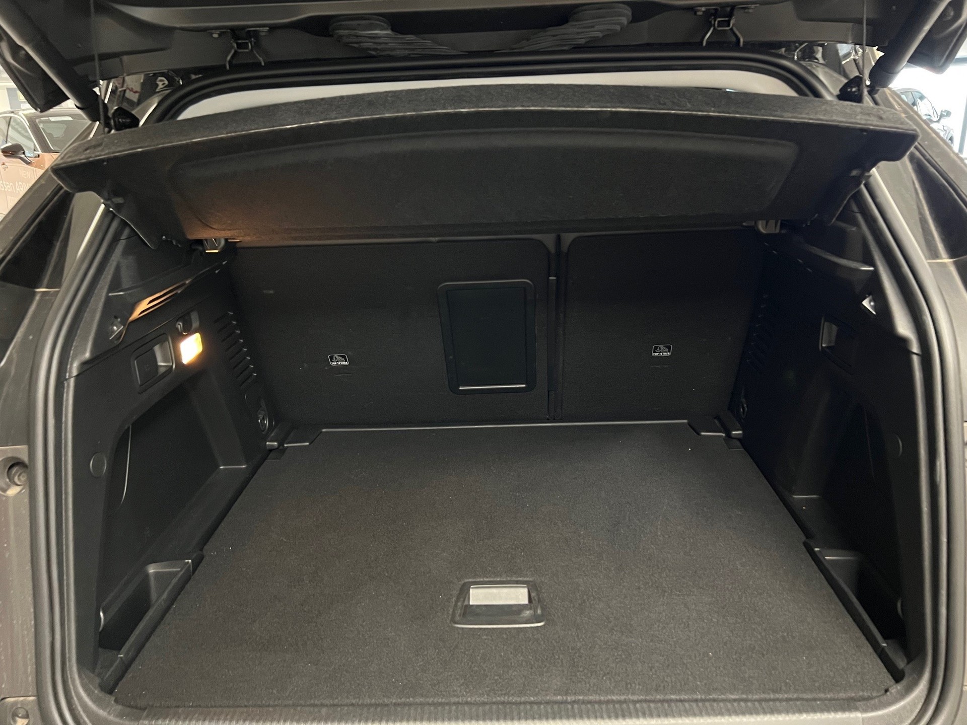 PEUGEOT 3008 1.2 PureTech Allure Pack EAT8-image-8