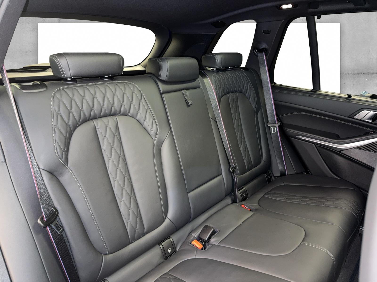BMW X5 M60i xDrive-image-12