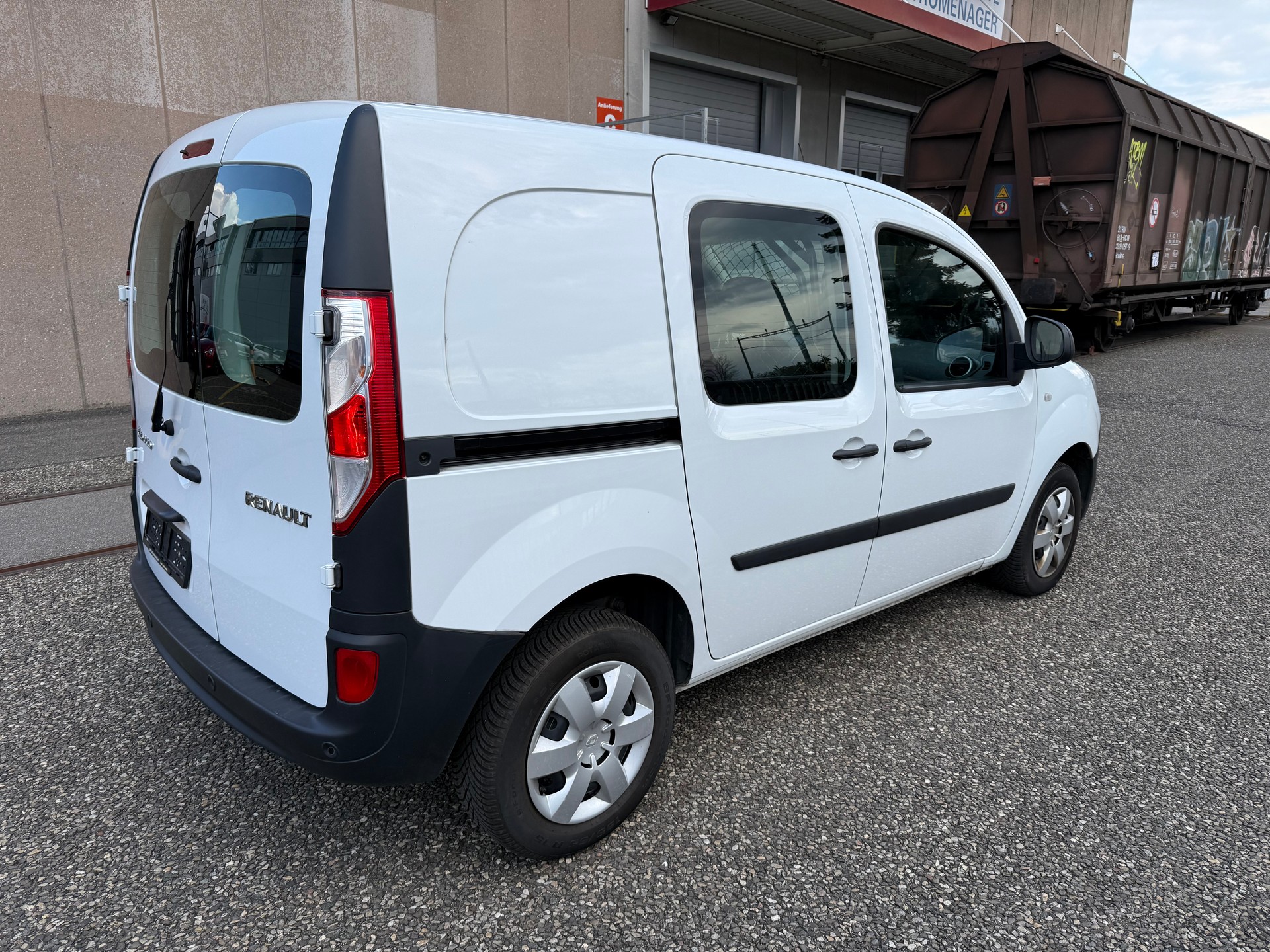 RENAULT Kangoo Medium TCe 115 Business A-image-2