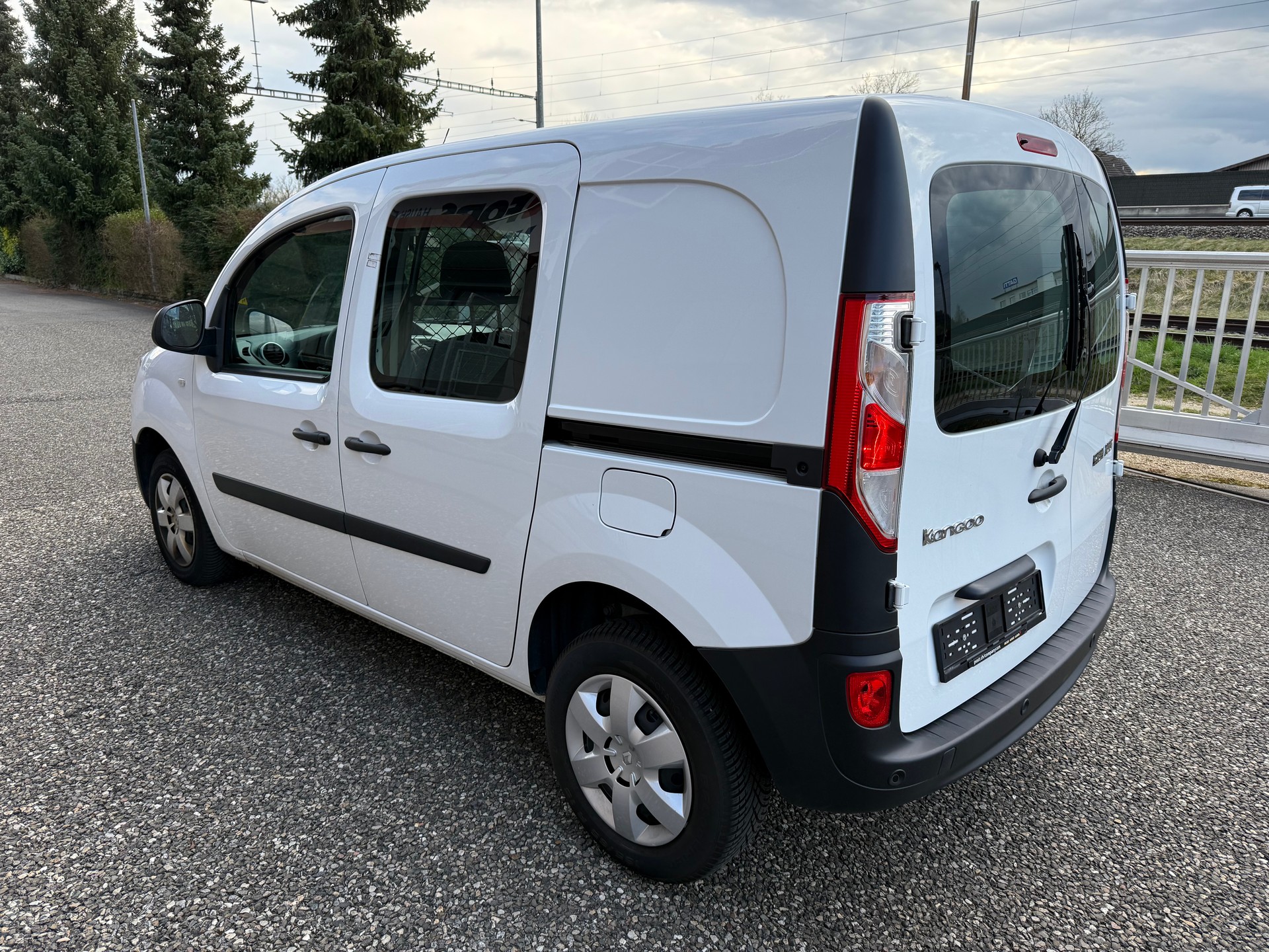 RENAULT Kangoo Medium TCe 115 Business A-image-3