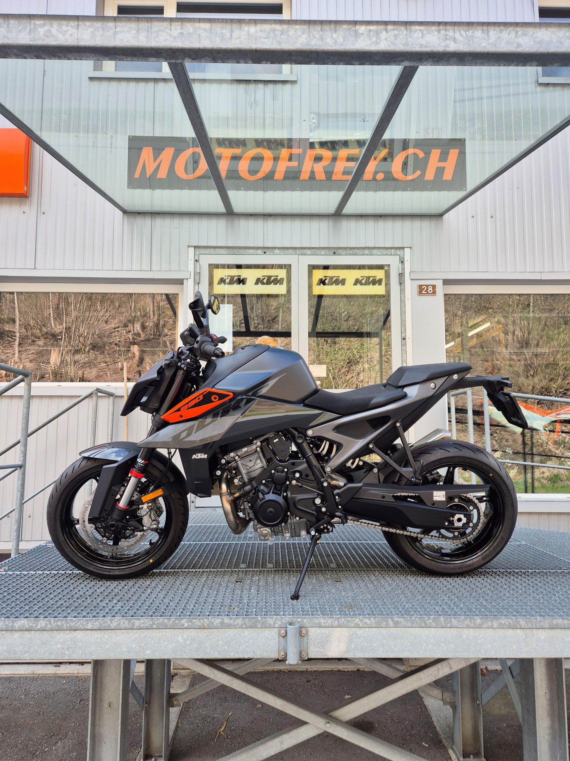 KTM 990 Duke-image-2