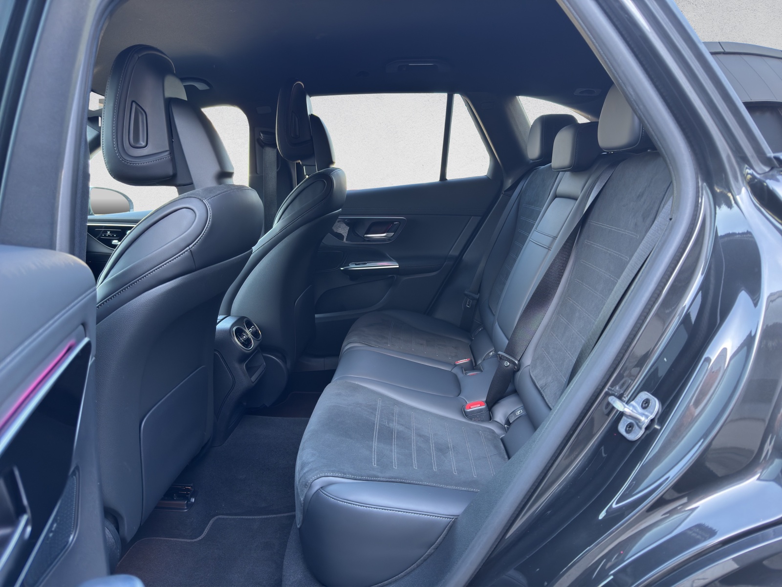 MERCEDES-BENZ GLC 300 e AMG Line 4Matic-image-12