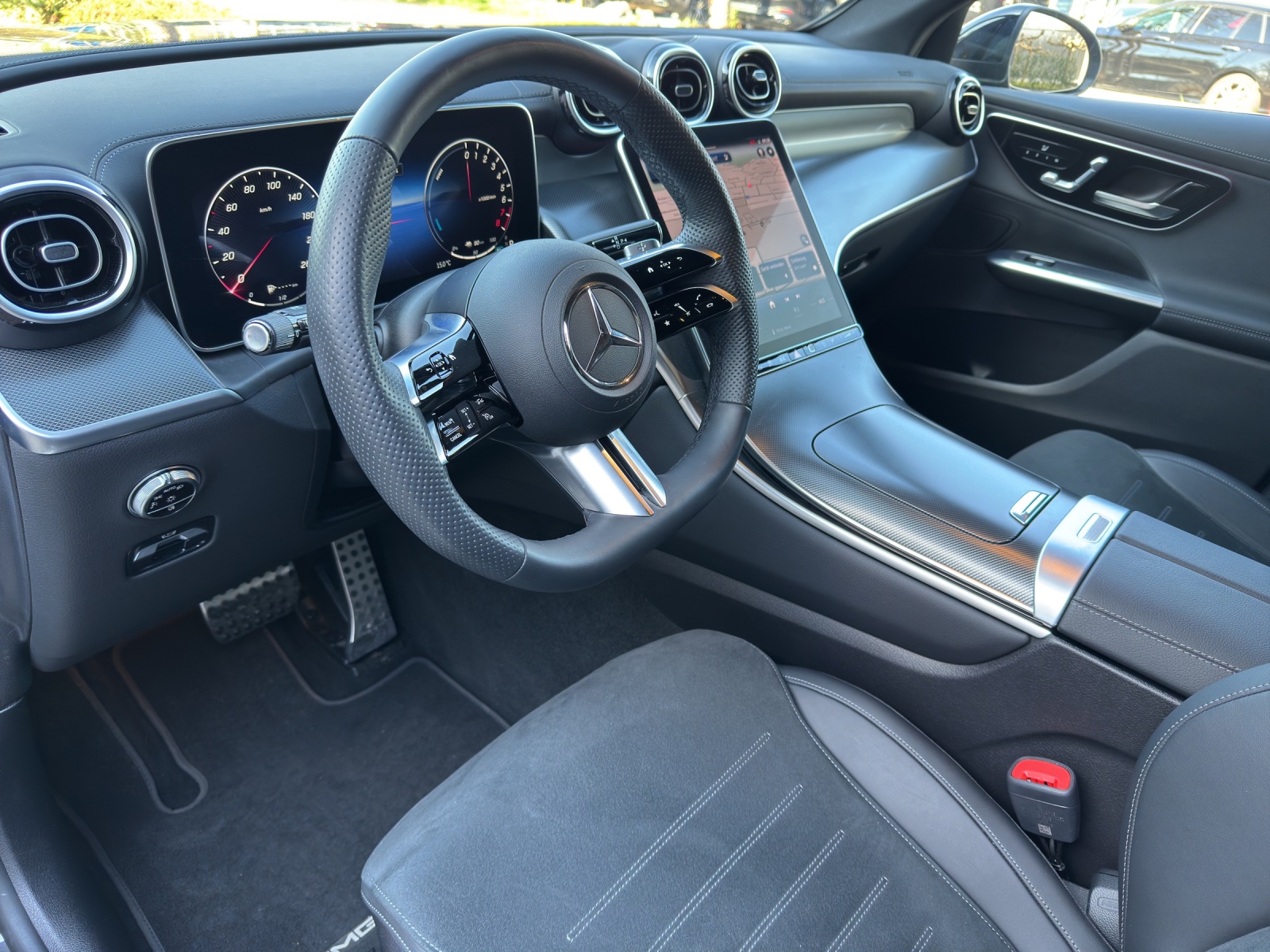MERCEDES-BENZ GLC 300 e AMG Line 4Matic-image-10
