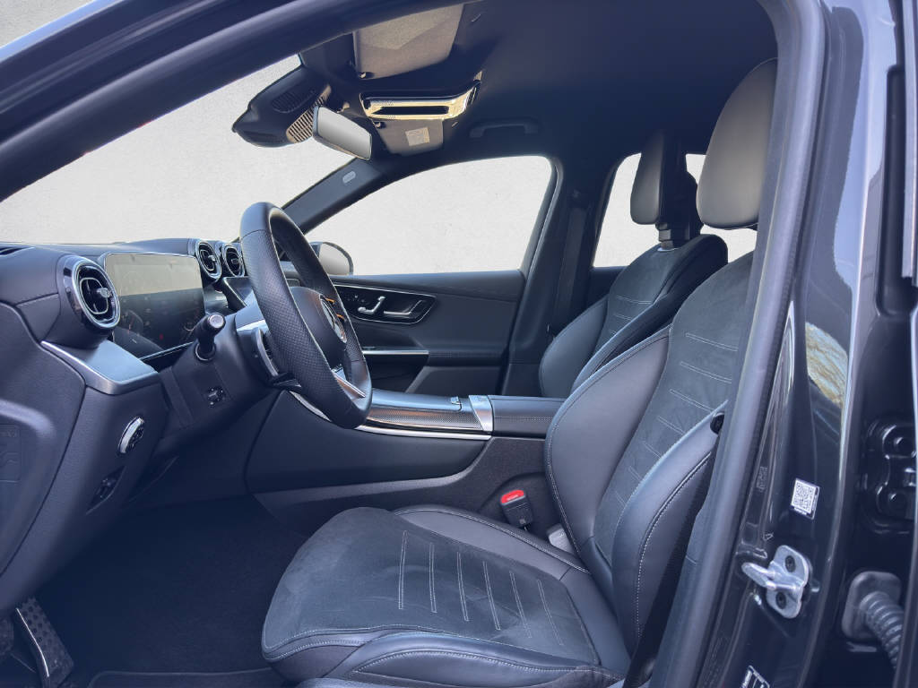 MERCEDES-BENZ GLC 300 e AMG Line 4Matic-image-10