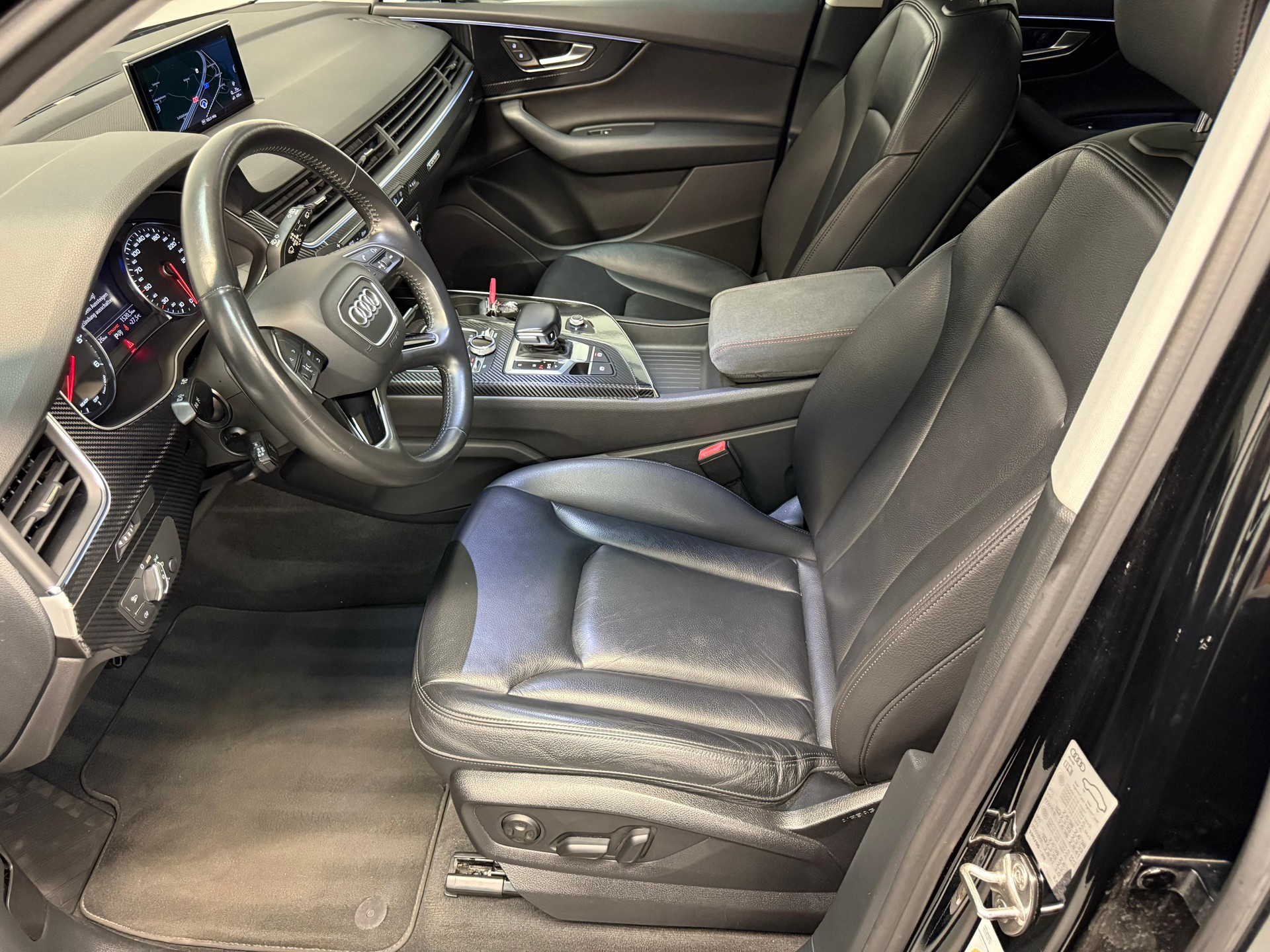 AUDI Q7 50 TDI quattro tiptronic All Black Performance 7Plätzer-image-14