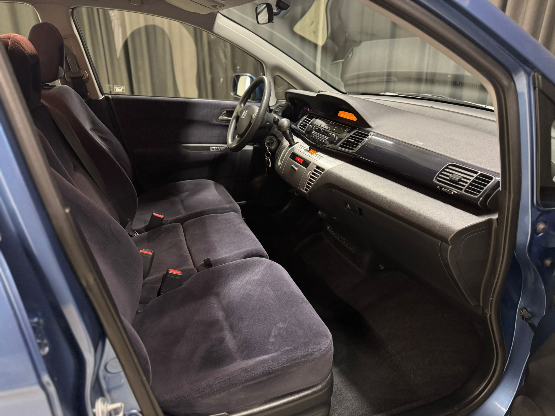 HONDA FR-V 1.8i Swiss Automatic-image-10
