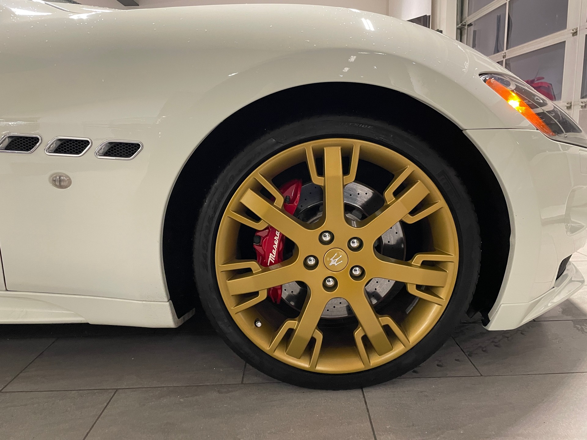 MASERATI GranTurismo S Cambiocorsa-showroom-element-3