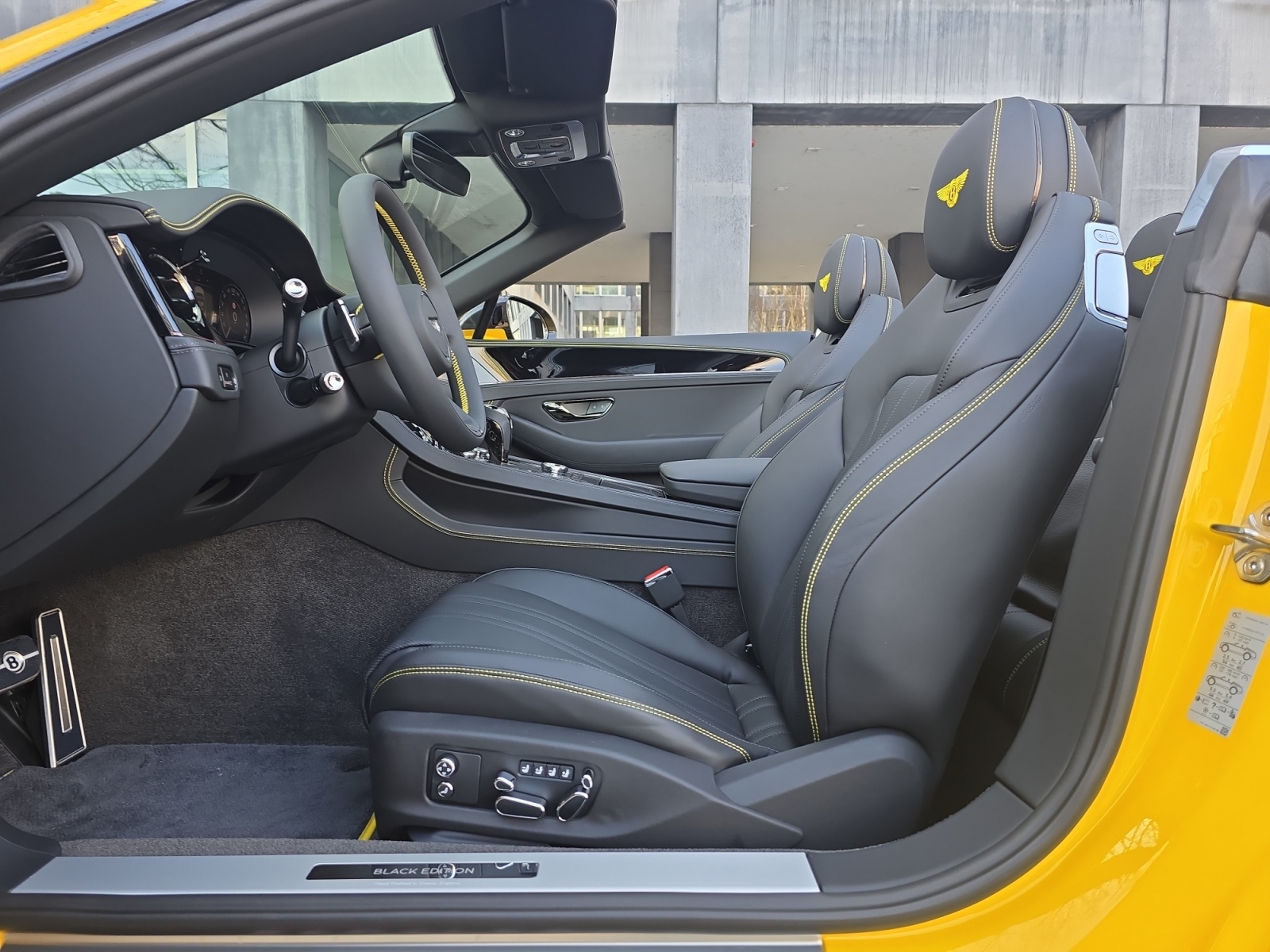 BENTLEY Continental GTC 4.0 V8 PHEV Black Edition 680 PS/ 1.9 % Leasing möglich-image-7