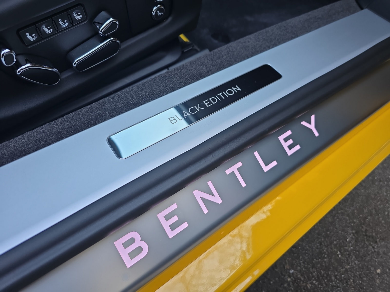 BENTLEY Continental GTC 4.0 V8 PHEV Black Edition 680 PS/ 1.9 % Leasing möglich-image-14