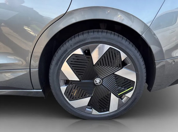 SKODA Enyaq 4x4 RS-image-10