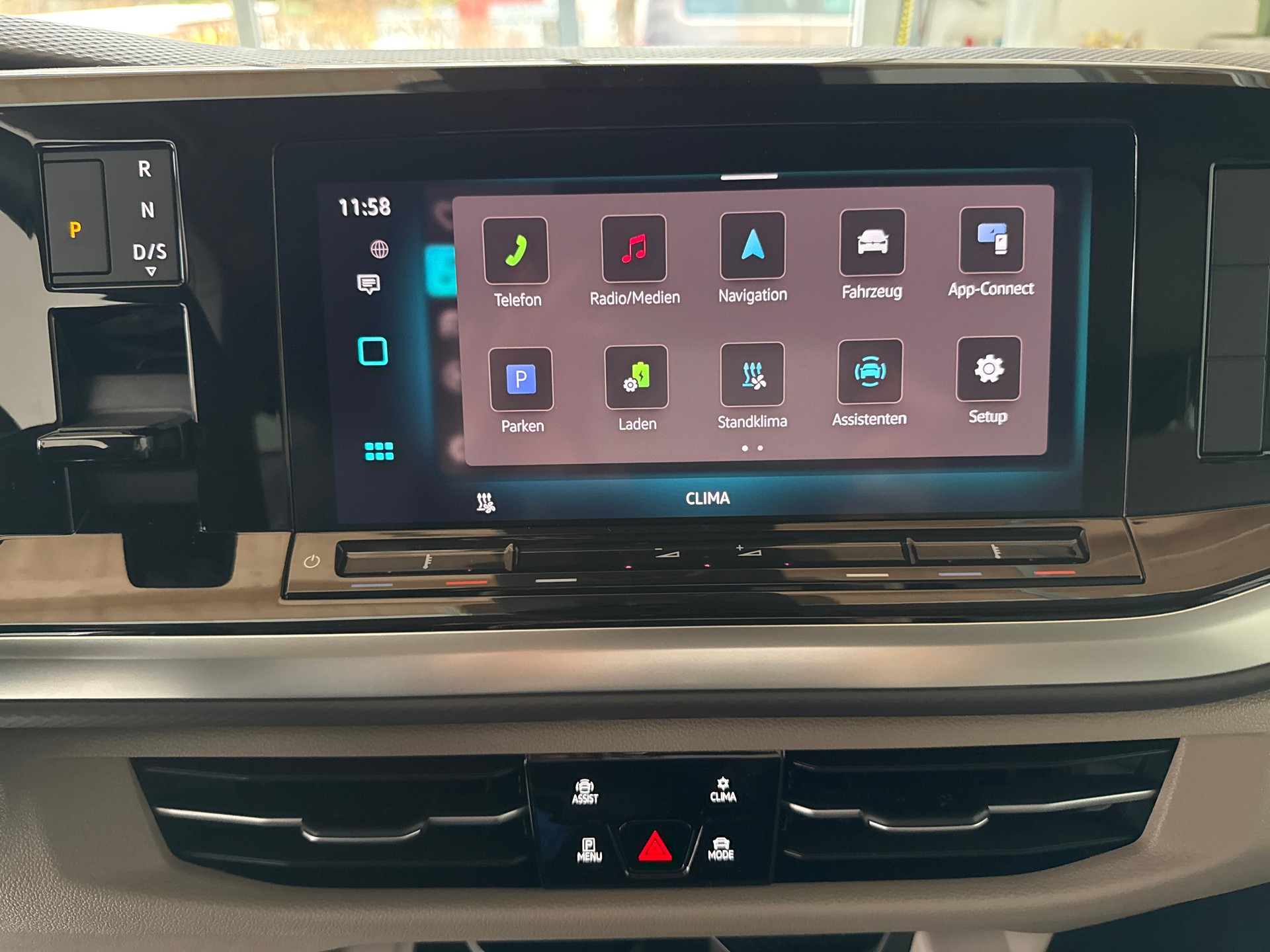 VW Multivan kurz Plug In 1.5TSI DSG 177PS Life Edition-image-8