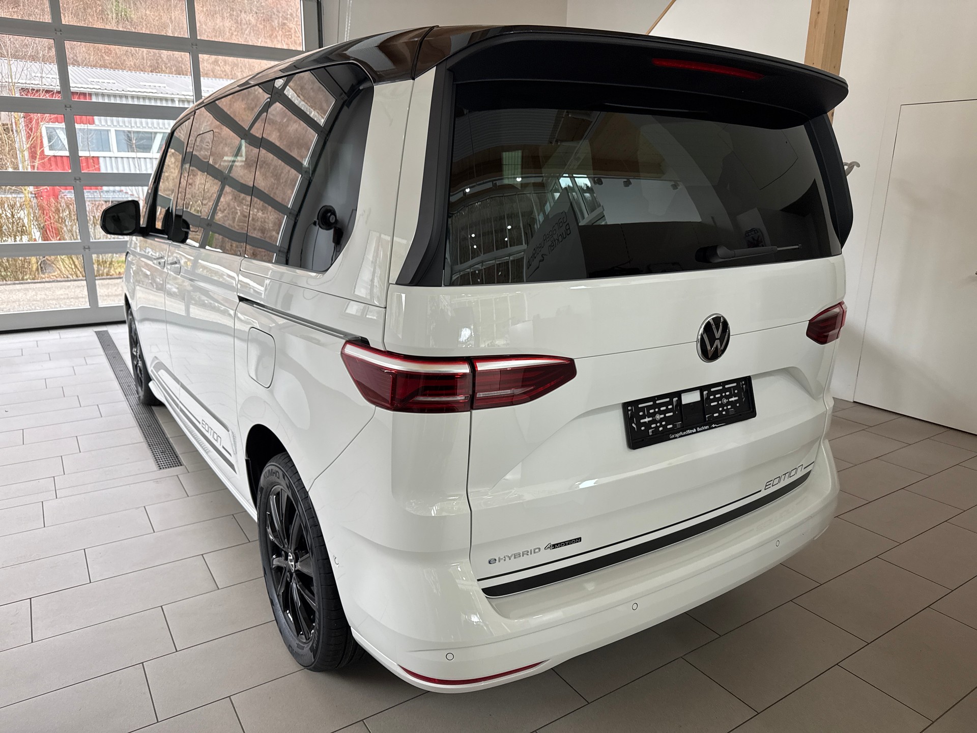 VW Multivan kurz Plug In 1.5TSI DSG 177PS Life Edition-image-2