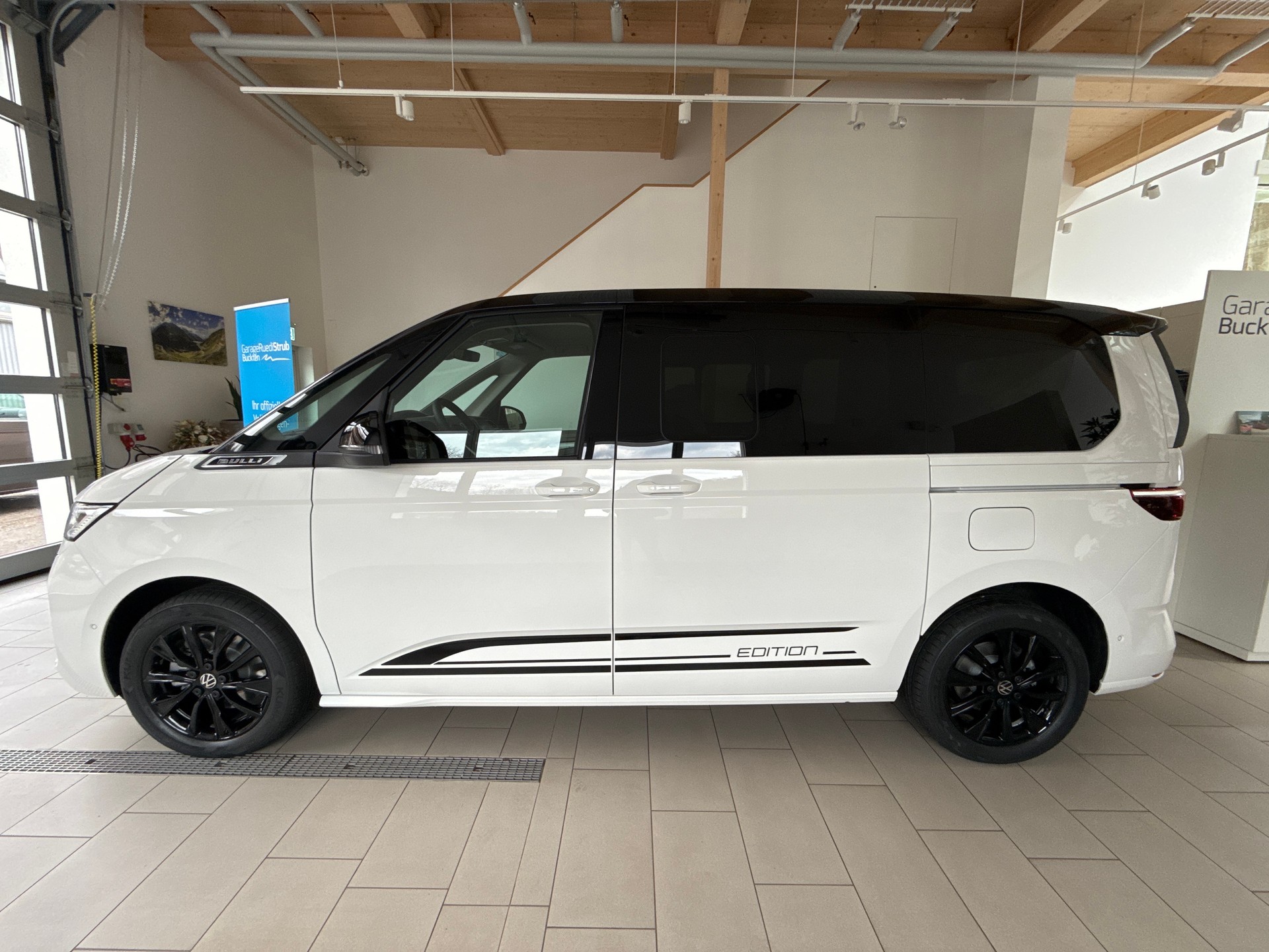 VW Multivan kurz Plug In 1.5TSI DSG 177PS Life Edition-image-1