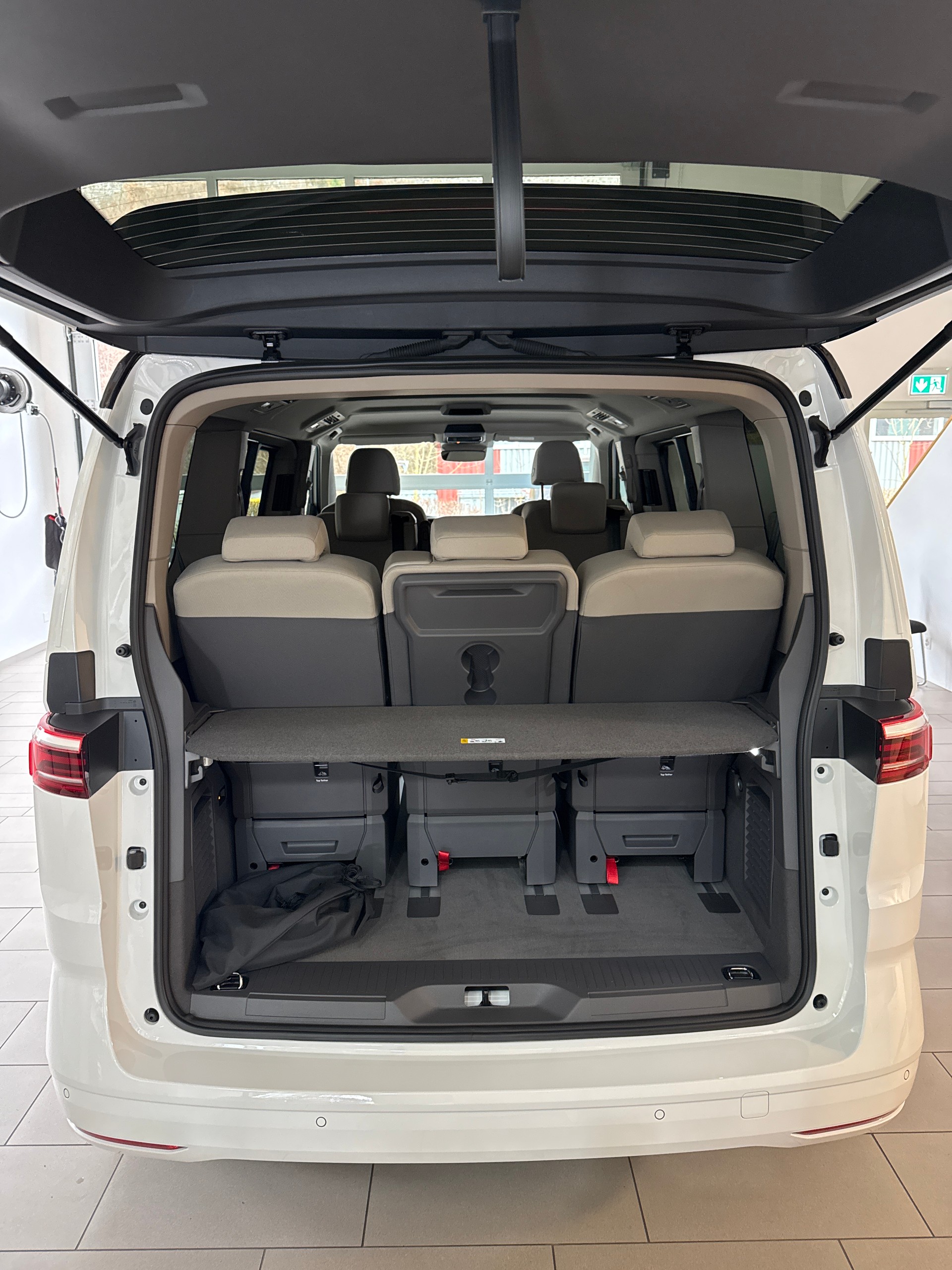 VW Multivan kurz Plug In 1.5TSI DSG 177PS Life Edition-image-6