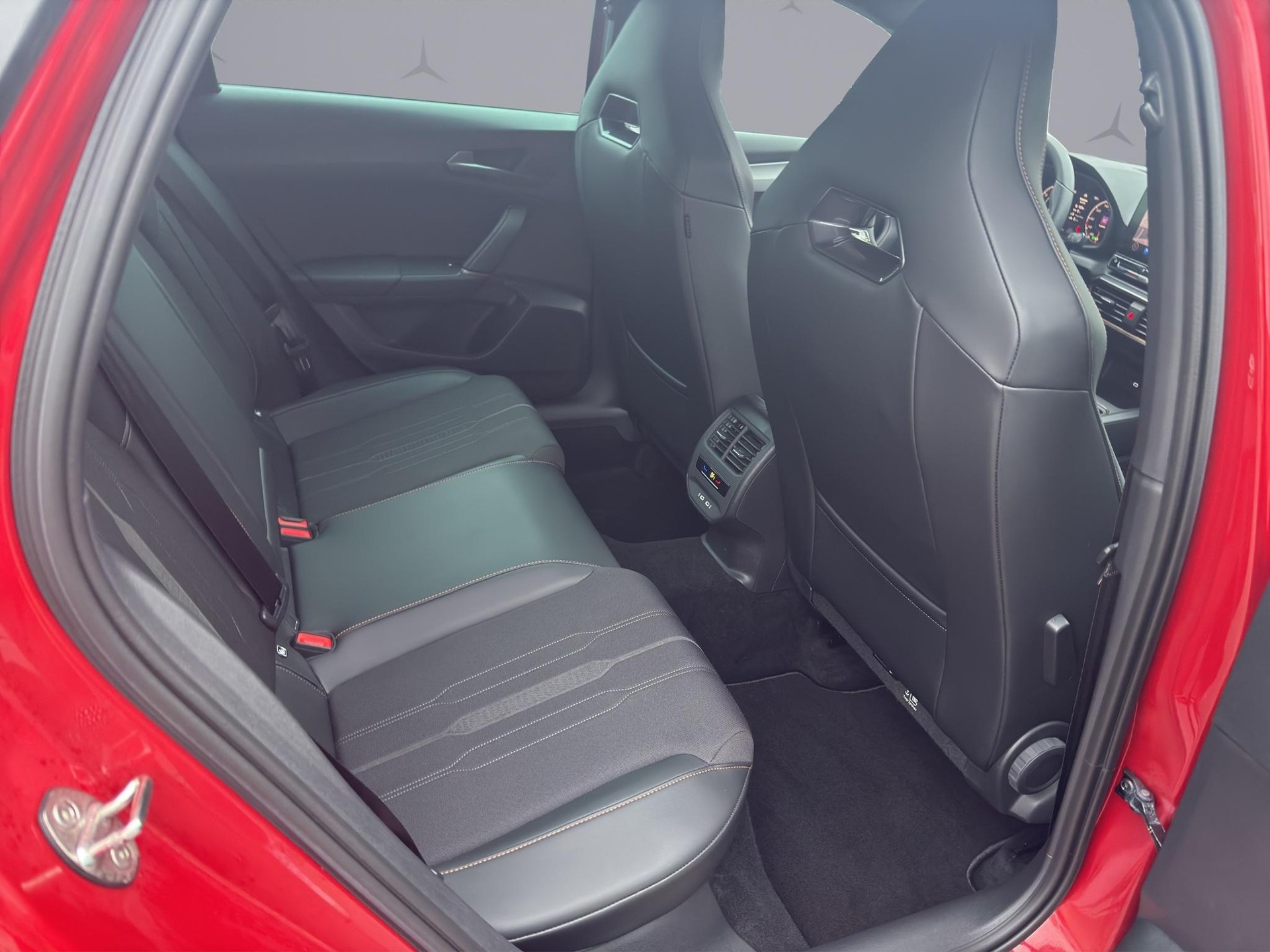 SEAT Leon 2.0 TSI 300 Cupra DSG-image-17