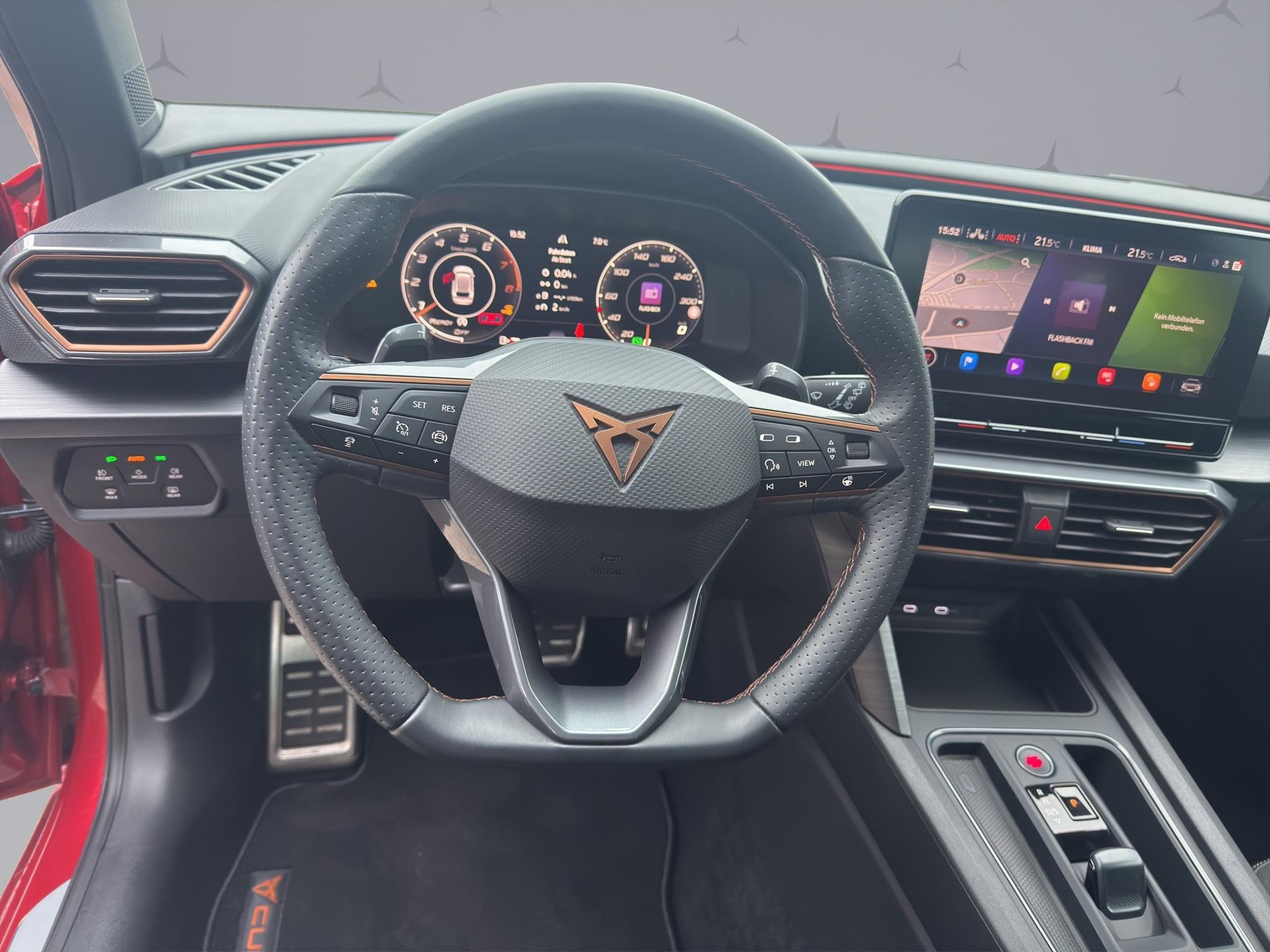 SEAT Leon 2.0 TSI 300 Cupra DSG-image-11