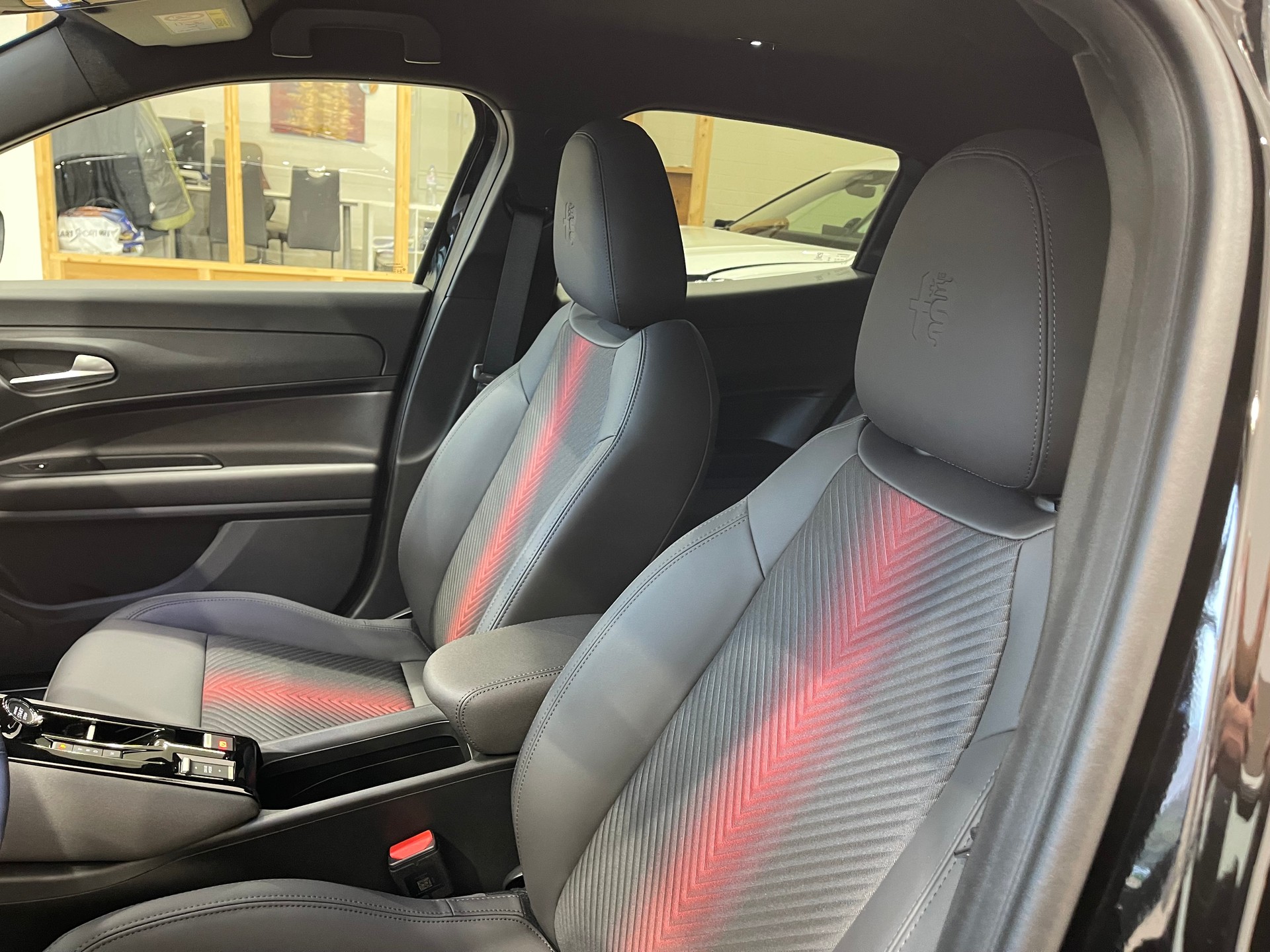 ALFA ROMEO Junior 1.2 48V Hybrid Q4-image-9