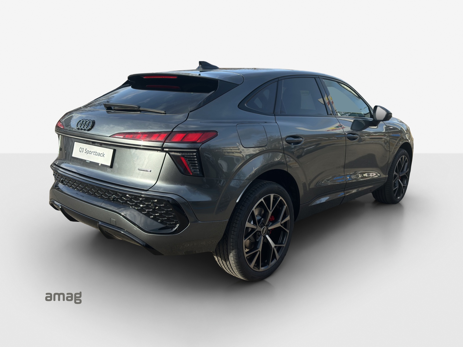AUDI Q3 Sportback TFSI quattro 195 kW S tronic-image-4