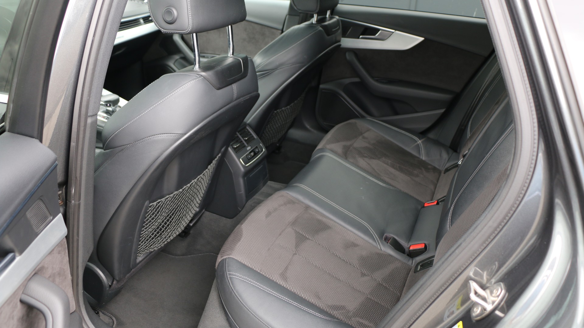 AUDI A4 Avant 3.0 TDI Sport quattro-image-19