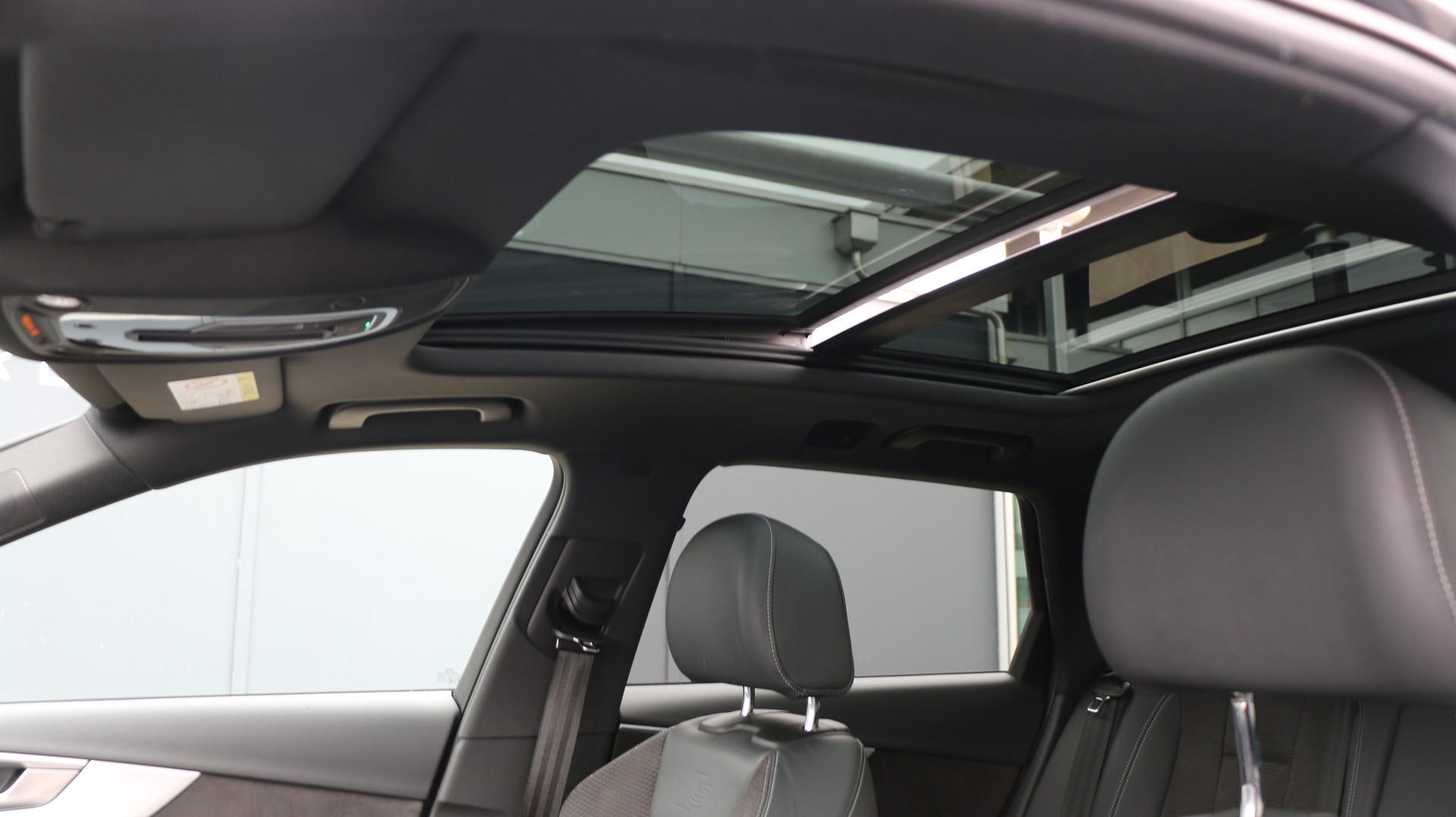 AUDI A4 Avant 3.0 TDI Sport quattro-image-12