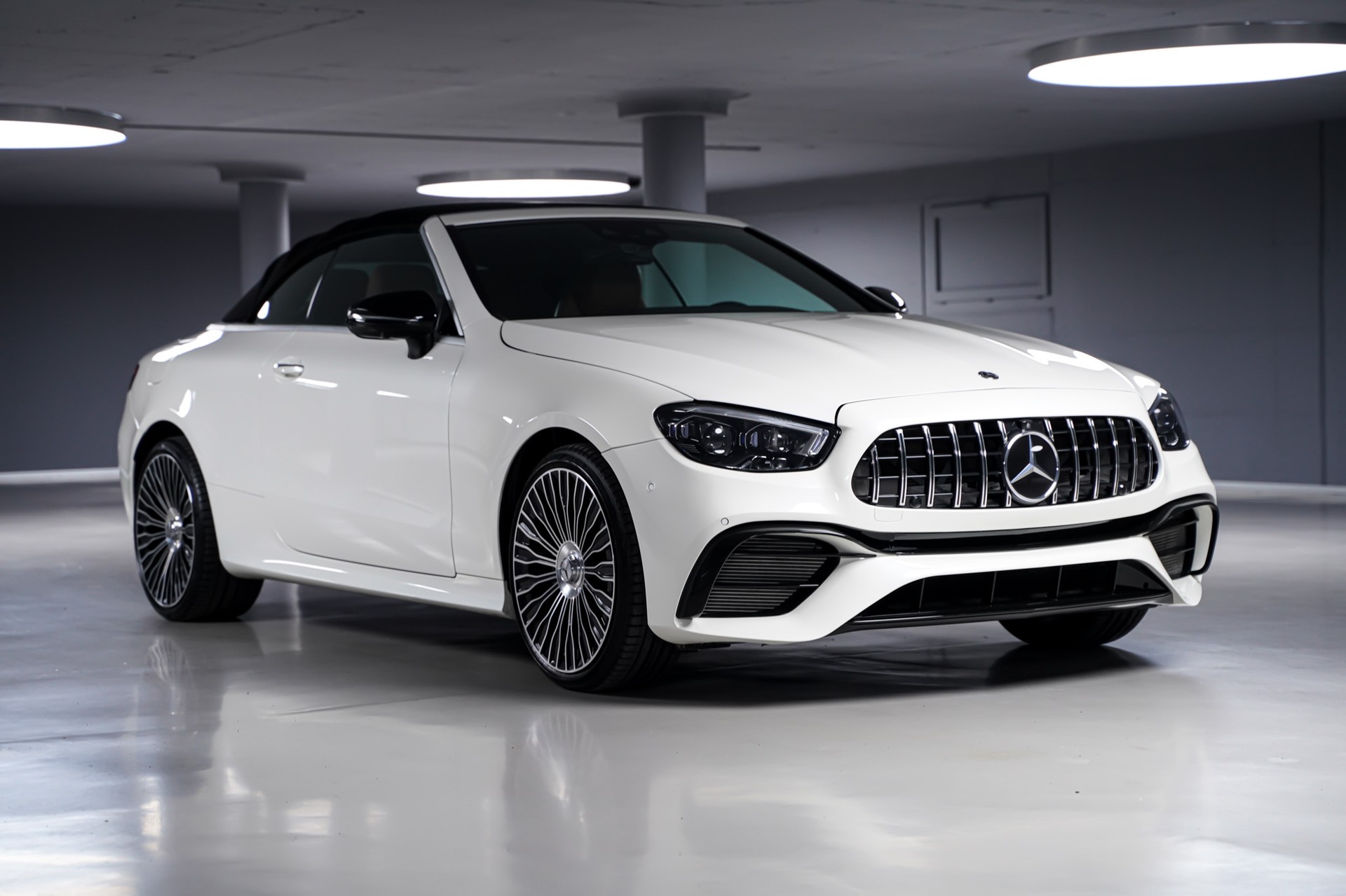 MERCEDES-BENZ E 200 Cabriolet 4Matic AMG Line 9G-Tronic-image-2