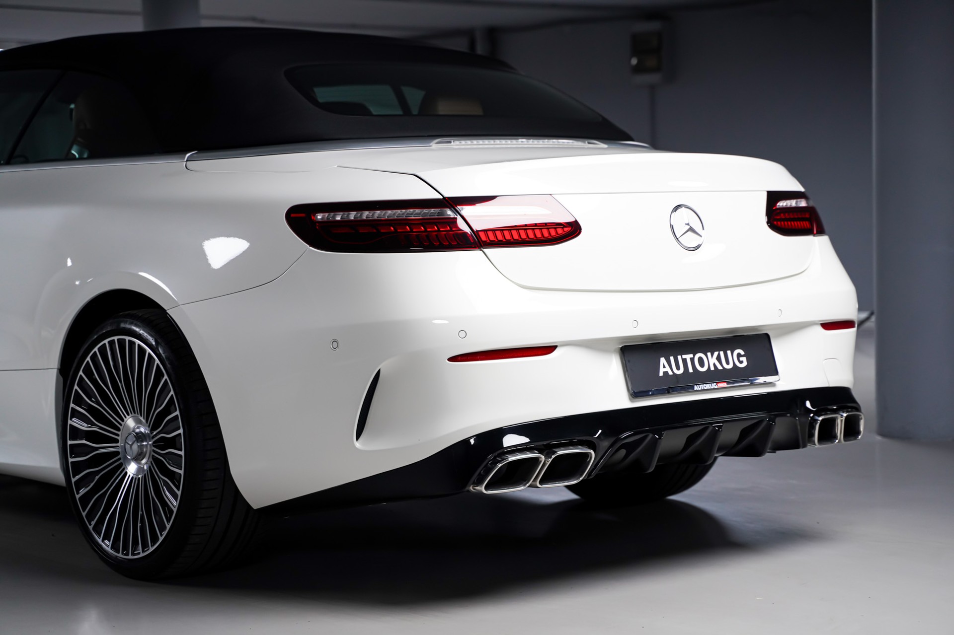 MERCEDES-BENZ E 200 Cabriolet 4Matic AMG Line 9G-Tronic-image-7