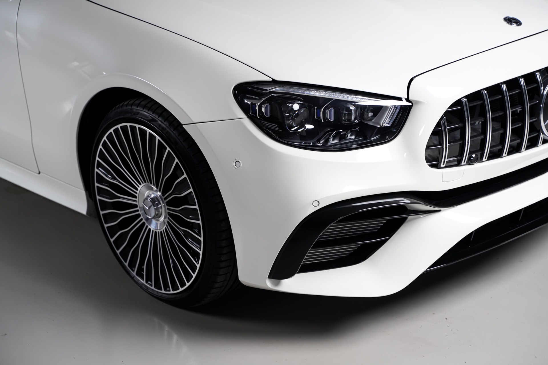 MERCEDES-BENZ E 200 Cabriolet 4Matic AMG Line 9G-Tronic-image-3