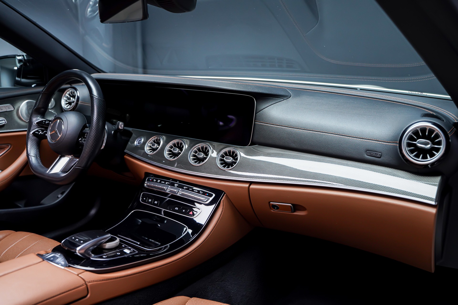 MERCEDES-BENZ E 200 Cabriolet 4Matic AMG Line 9G-Tronic-image-21
