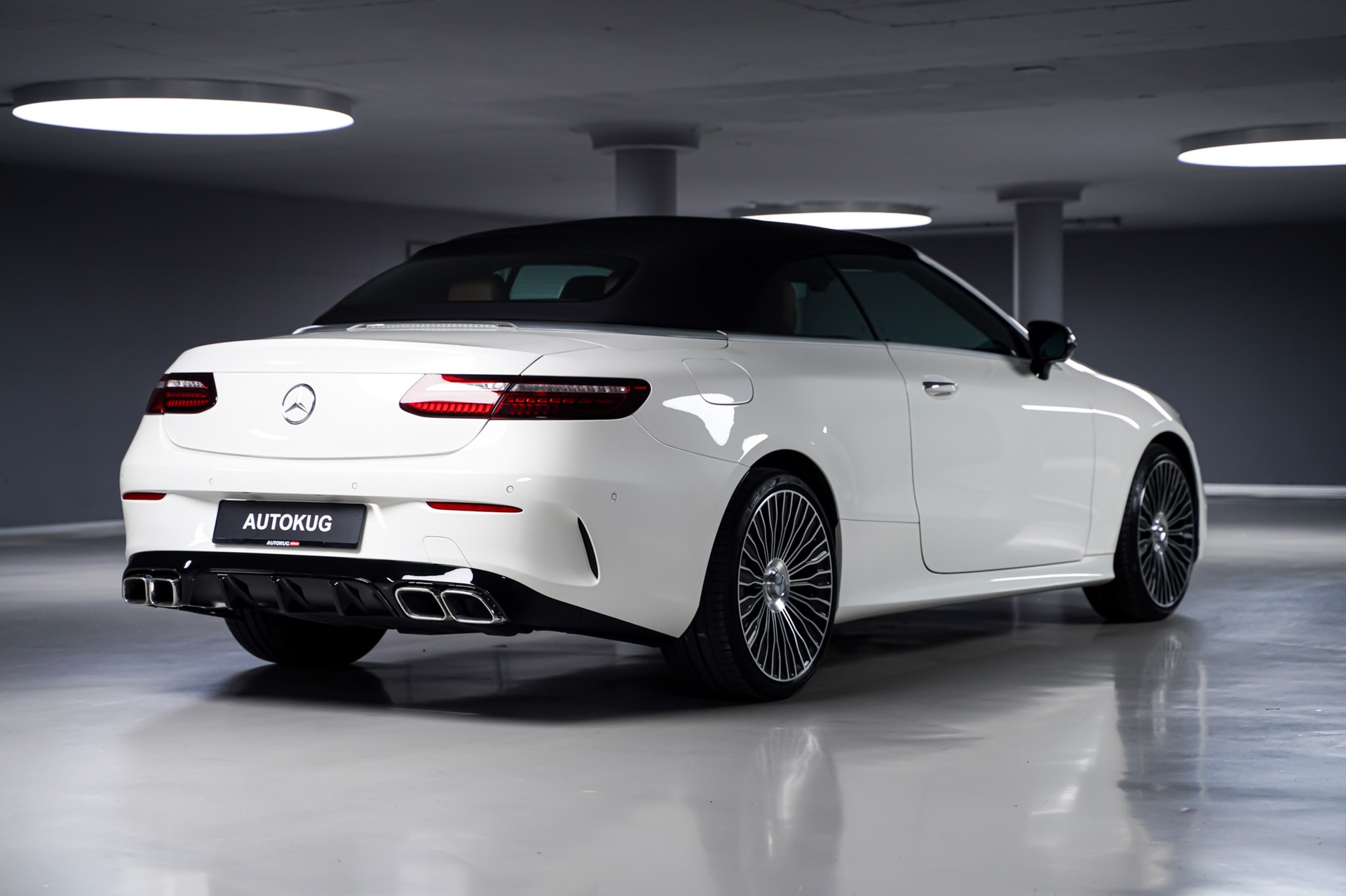 MERCEDES-BENZ E 200 Cabriolet 4Matic AMG Line 9G-Tronic-image-4