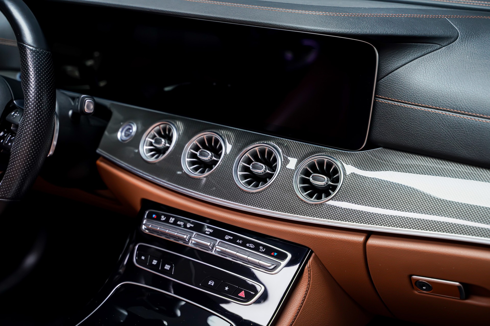 MERCEDES-BENZ E 200 Cabriolet 4Matic AMG Line 9G-Tronic-image-22