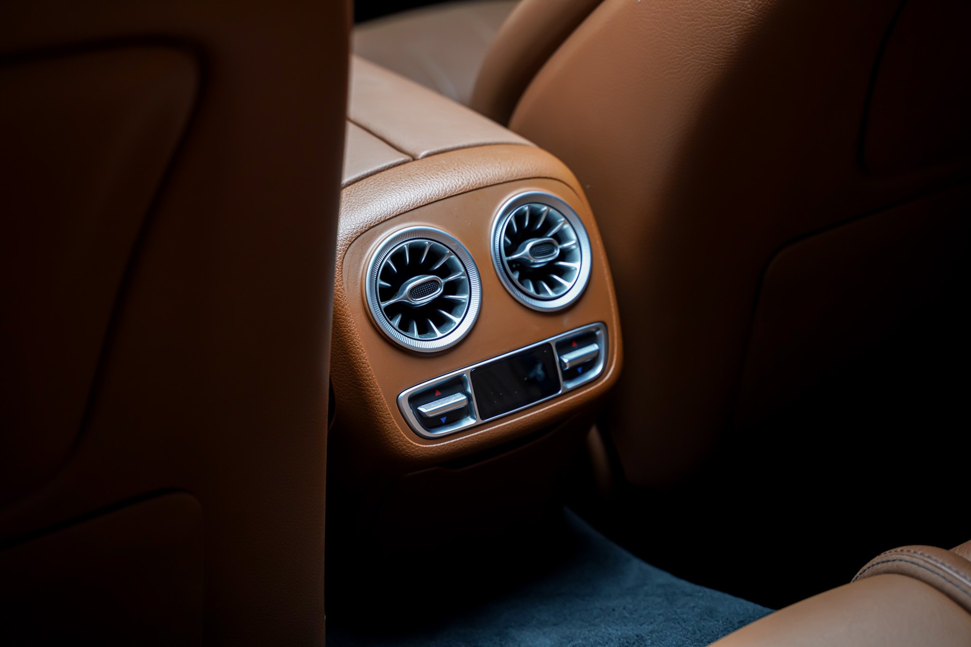 MERCEDES-BENZ E 200 Cabriolet 4Matic AMG Line 9G-Tronic-image-16