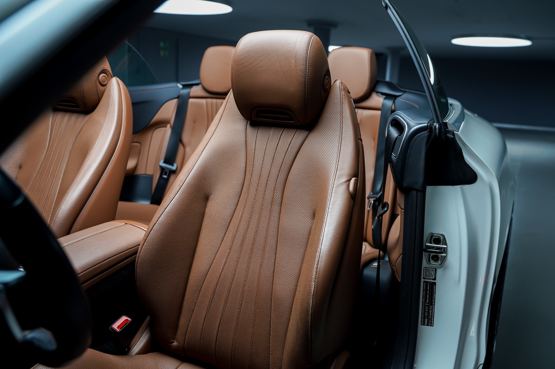 MERCEDES-BENZ E 200 Cabriolet 4Matic AMG Line 9G-Tronic-image-14