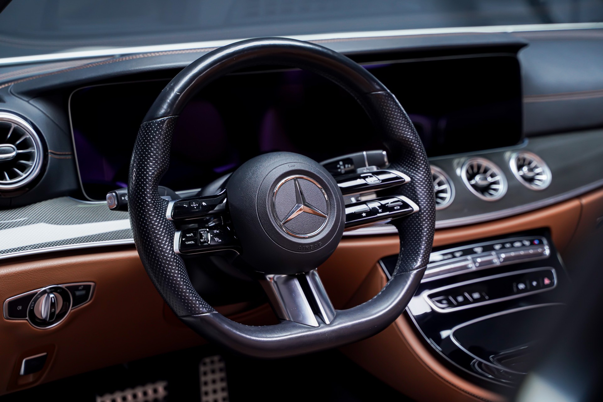 MERCEDES-BENZ E 200 Cabriolet 4Matic AMG Line 9G-Tronic-image-10