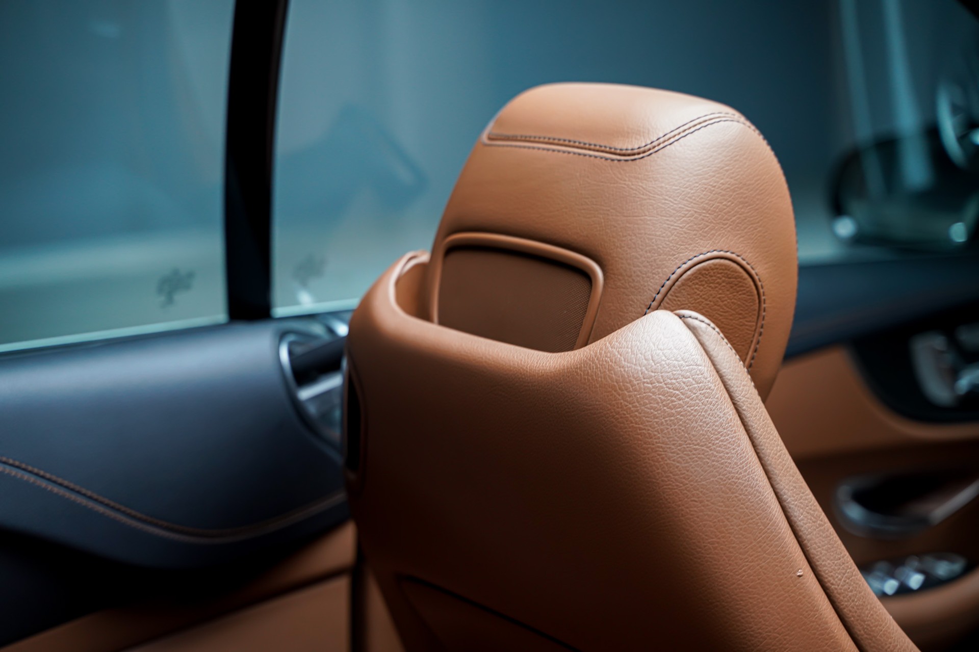 MERCEDES-BENZ E 200 Cabriolet 4Matic AMG Line 9G-Tronic-image-17
