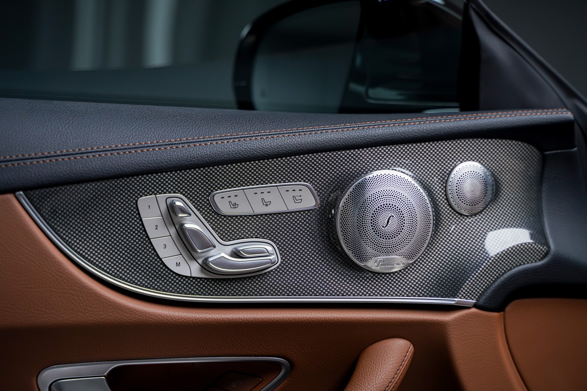 MERCEDES-BENZ E 200 Cabriolet 4Matic AMG Line 9G-Tronic-image-9