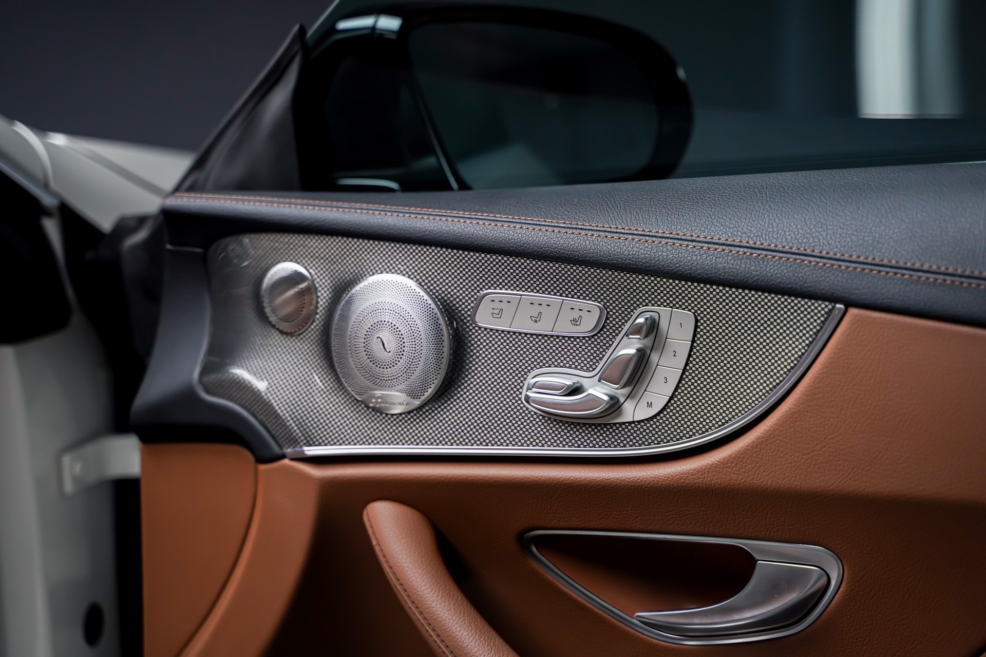 MERCEDES-BENZ E 200 Cabriolet 4Matic AMG Line 9G-Tronic-image-19