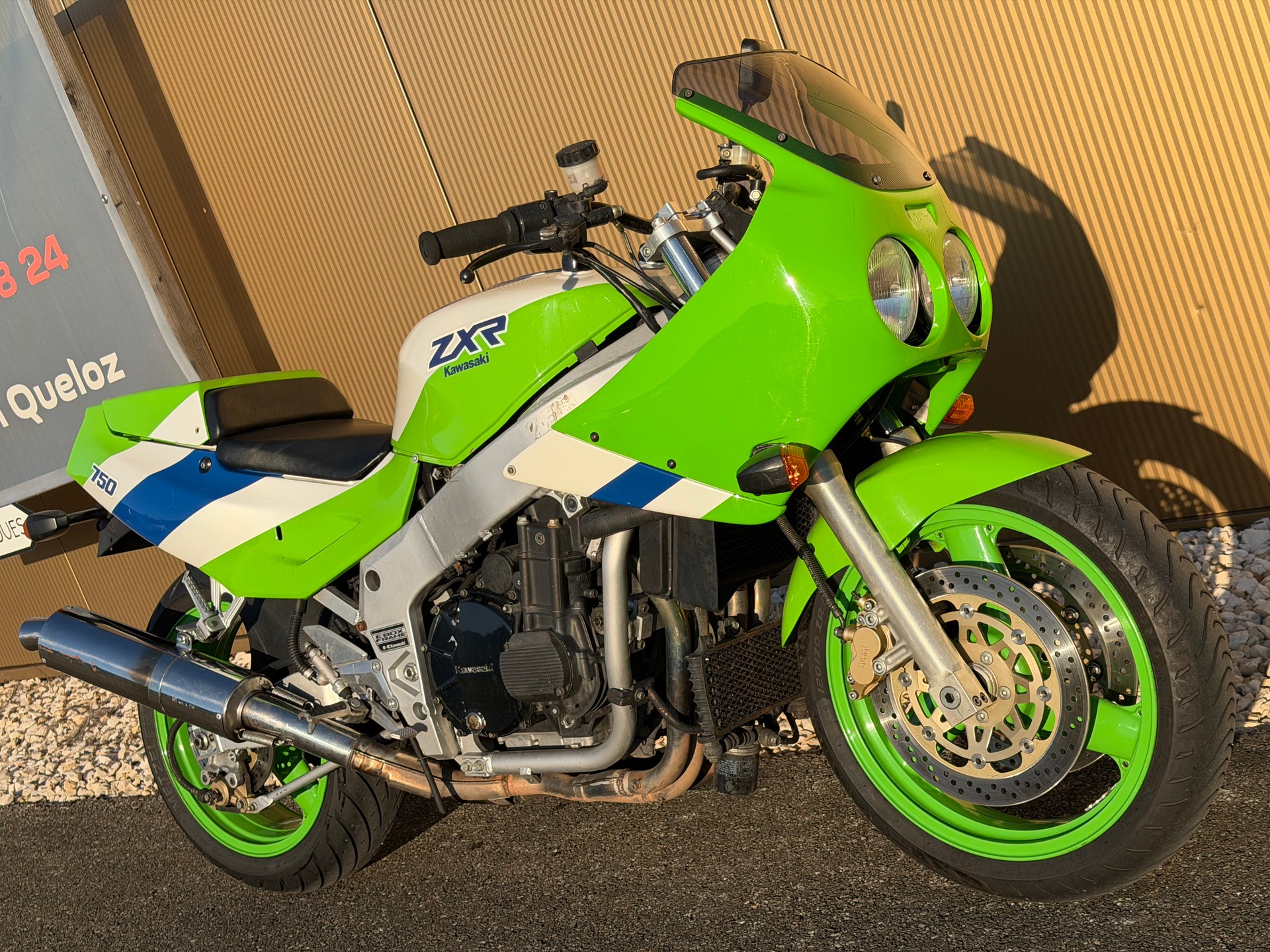 KAWASAKI ZXR-750-showroom-element-2