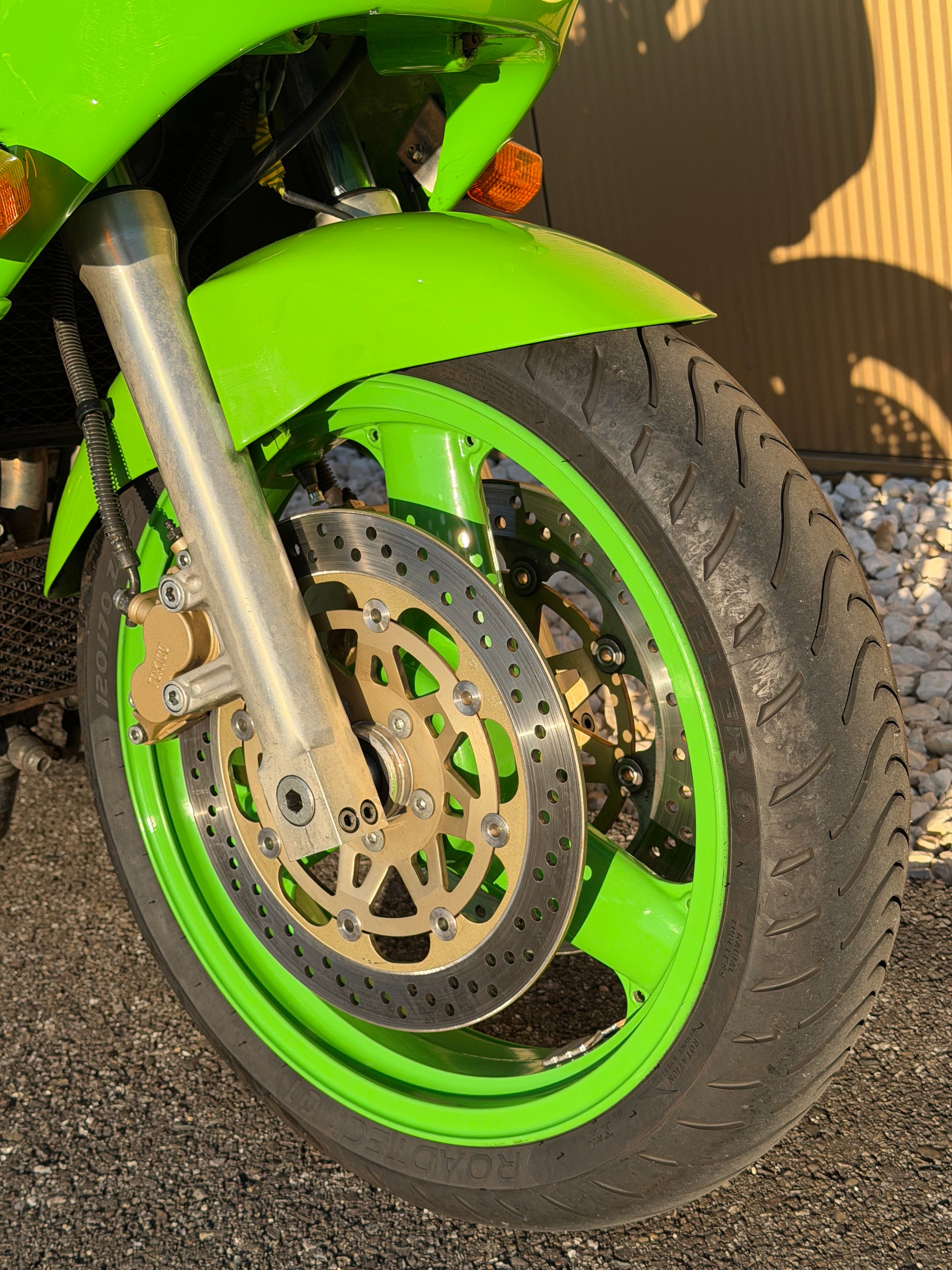 KAWASAKI ZXR-750-showroom-element-1